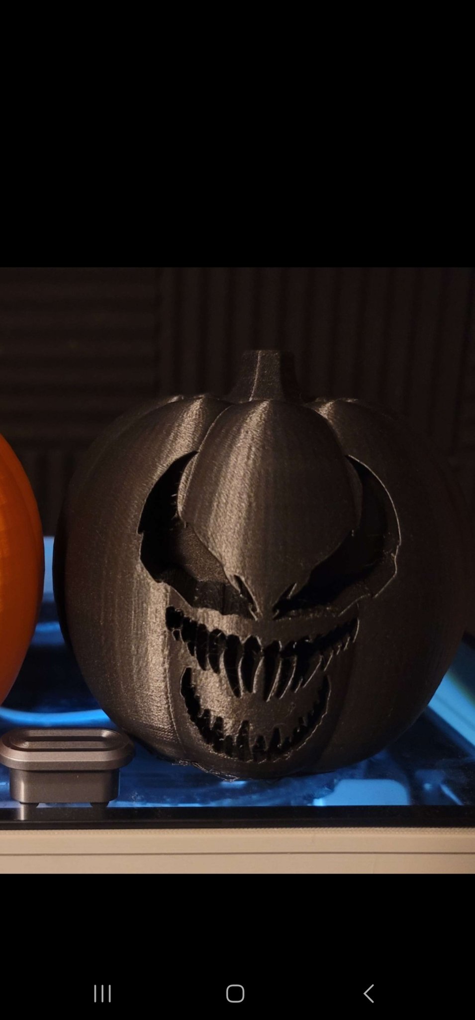 Quả bí ngô Venom độc đáo cho Halloween