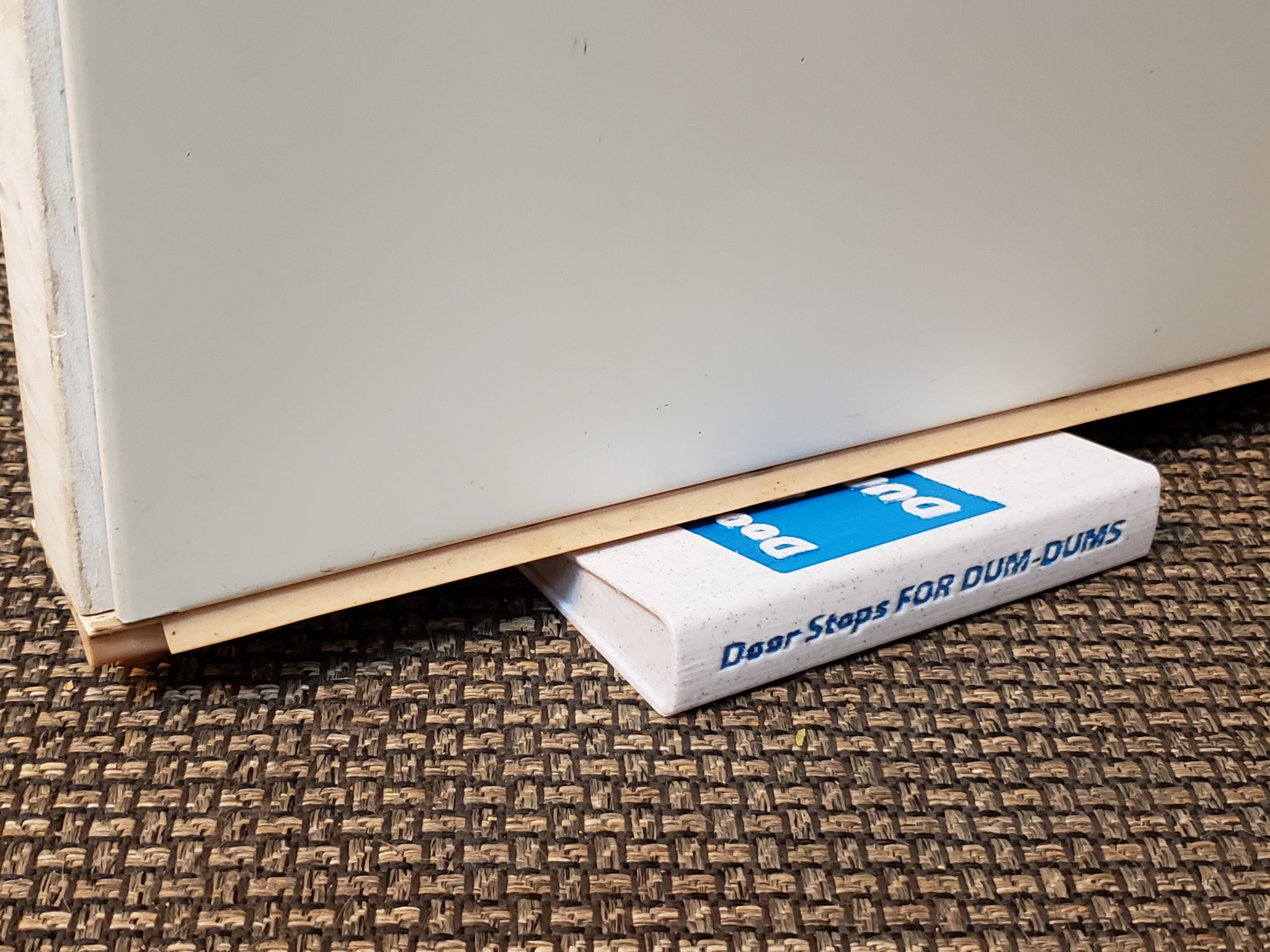 Đế chặn cửa hài hước cho Dum-Dums