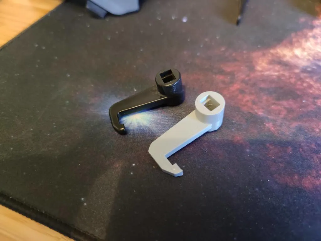 Nắp chốt cho ghế hàng thứ ba Mitsubishi Pajero V60 dài