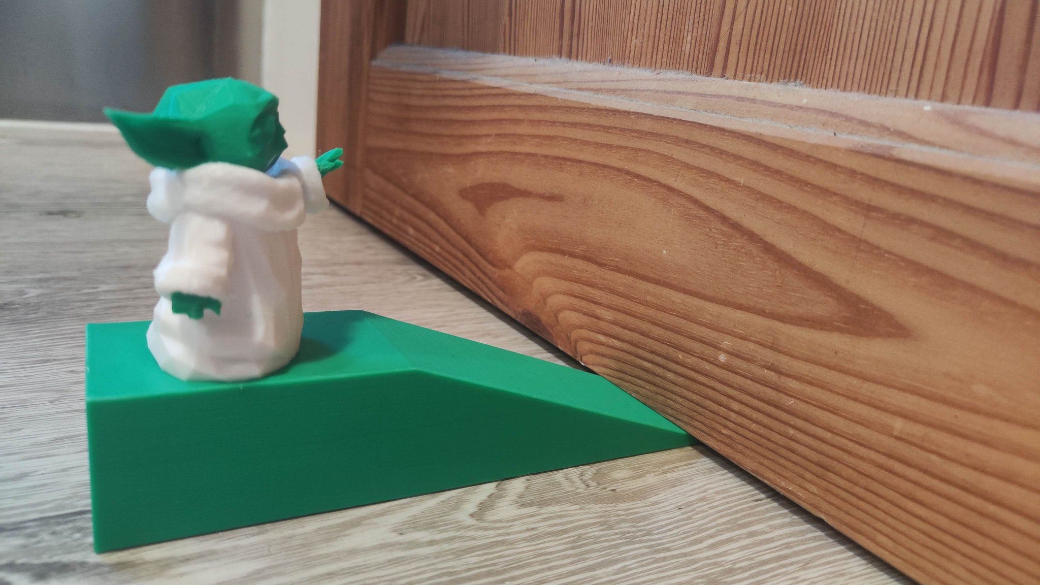 Giá đỡ cửa Grogu (Baby Yoda) với thiết kế độc đáo