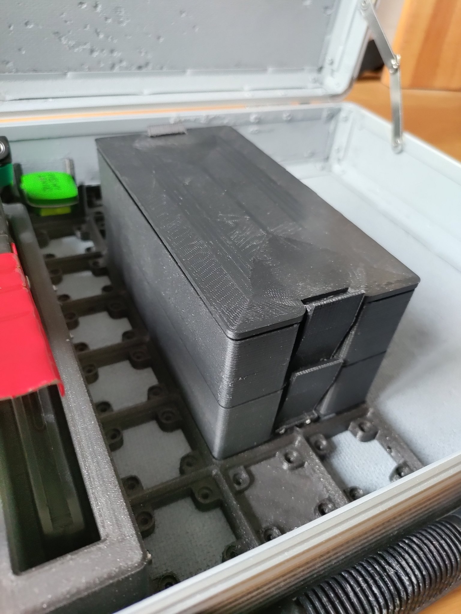 Hộp phân loại Gridfinity 4x2 có khóa và có thể xếp chồng