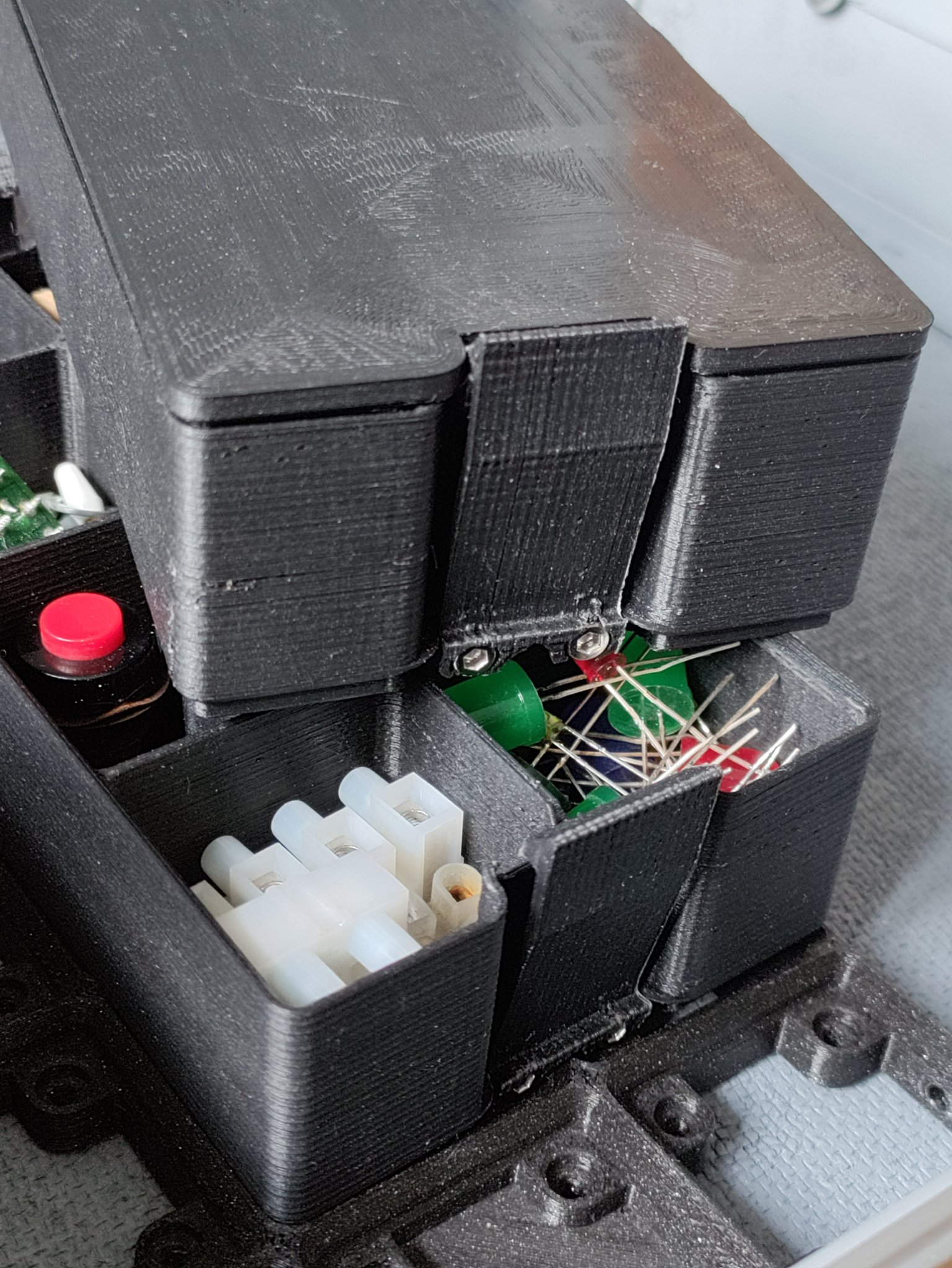 Hộp phân loại Gridfinity 4x2 có khóa và có thể xếp chồng