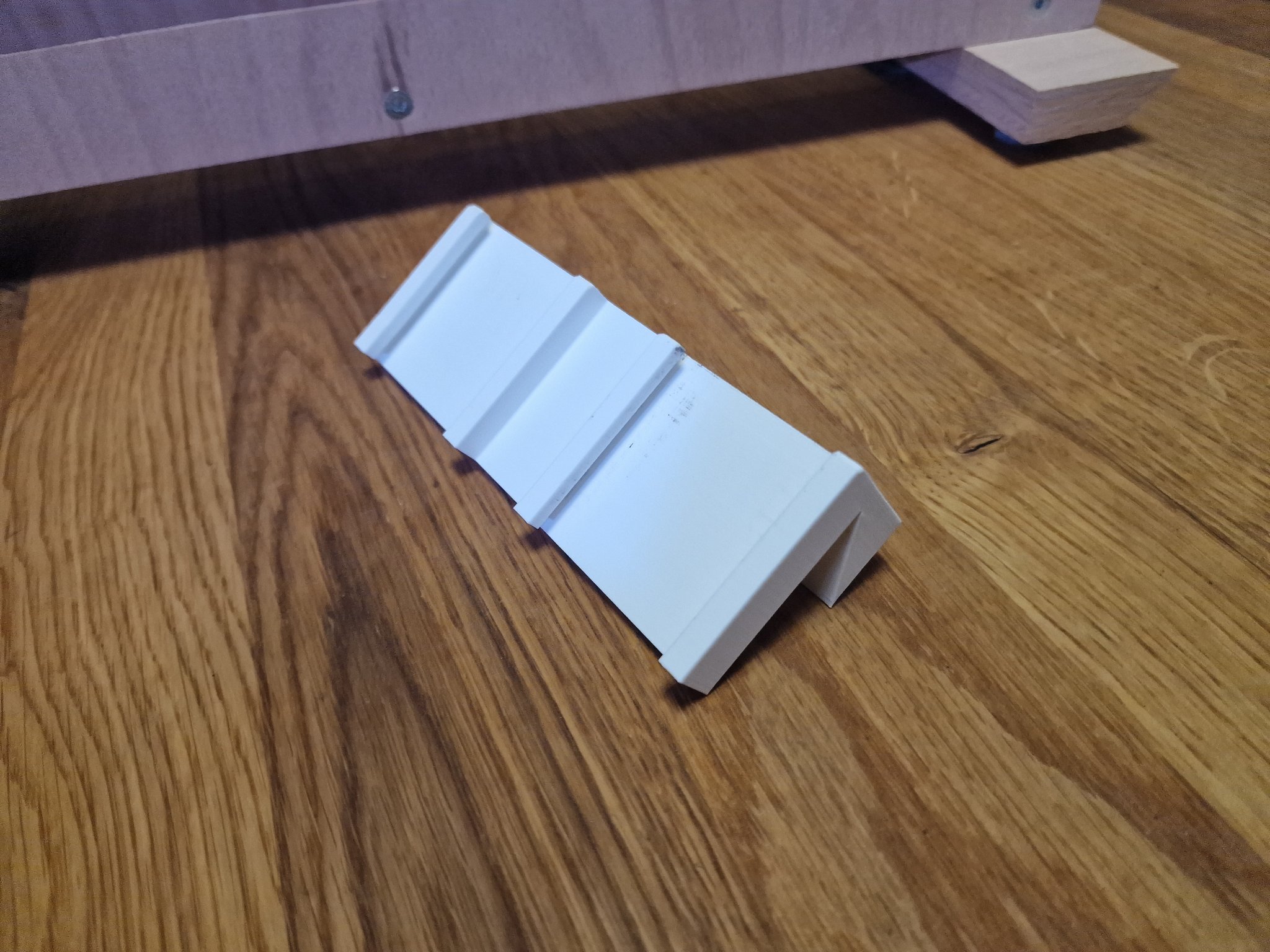 Giá đỡ pin 18V Einhell cho tường cleat Pháp