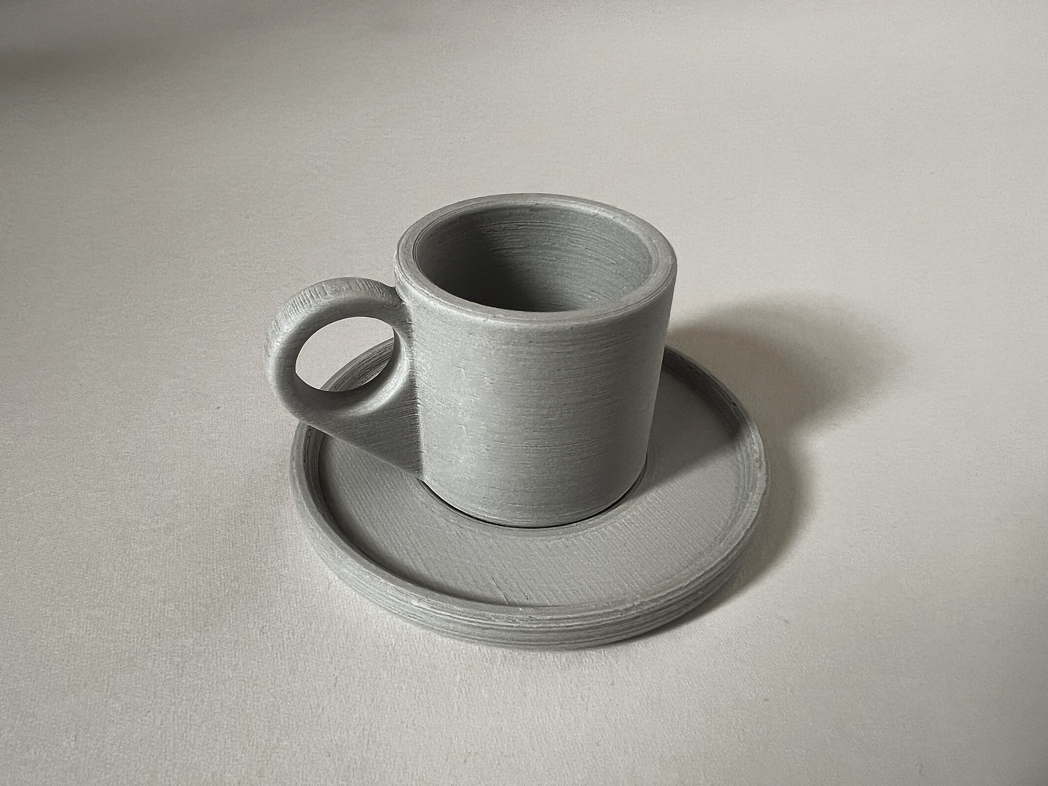 Cốc espresso đơn giản nhưng thanh lịch với đĩa lót