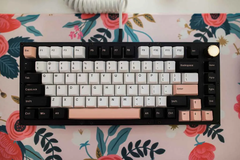 Bàn phím cơ Mk75 in 3D với thiết kế dây tay