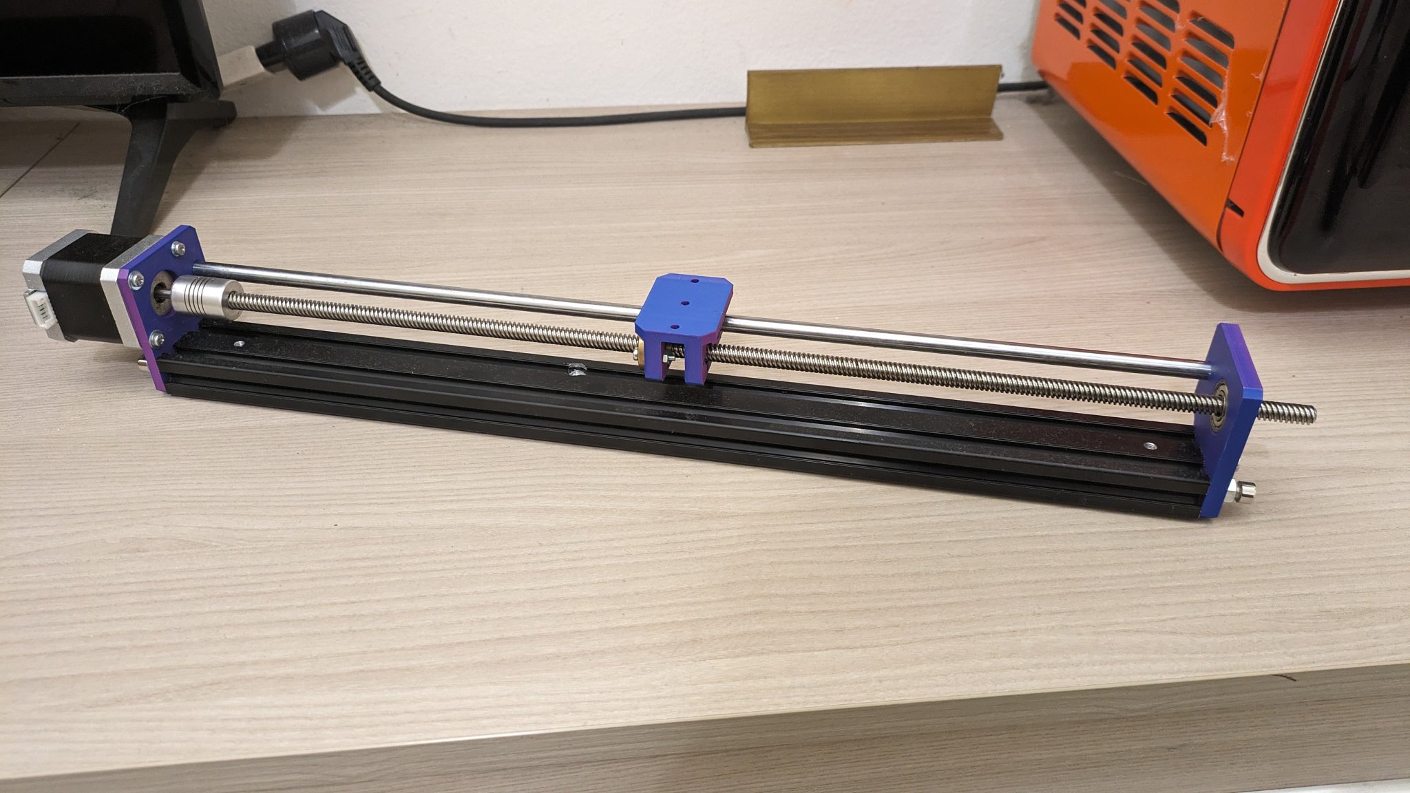 Trục tuyến tính với động cơ Nema 17 từ máy in 3D cũ