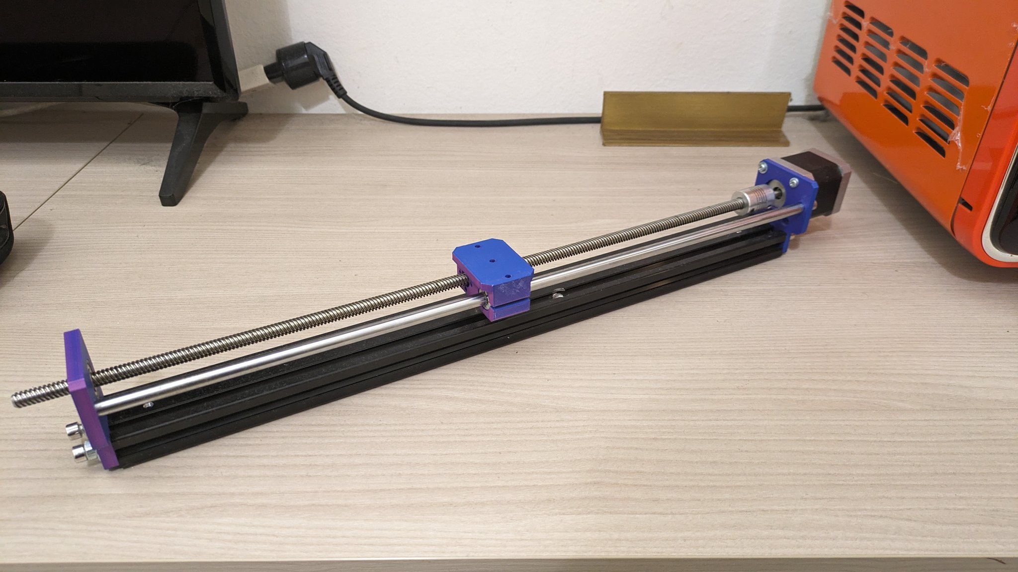 Trục tuyến tính với động cơ Nema 17 từ máy in 3D cũ