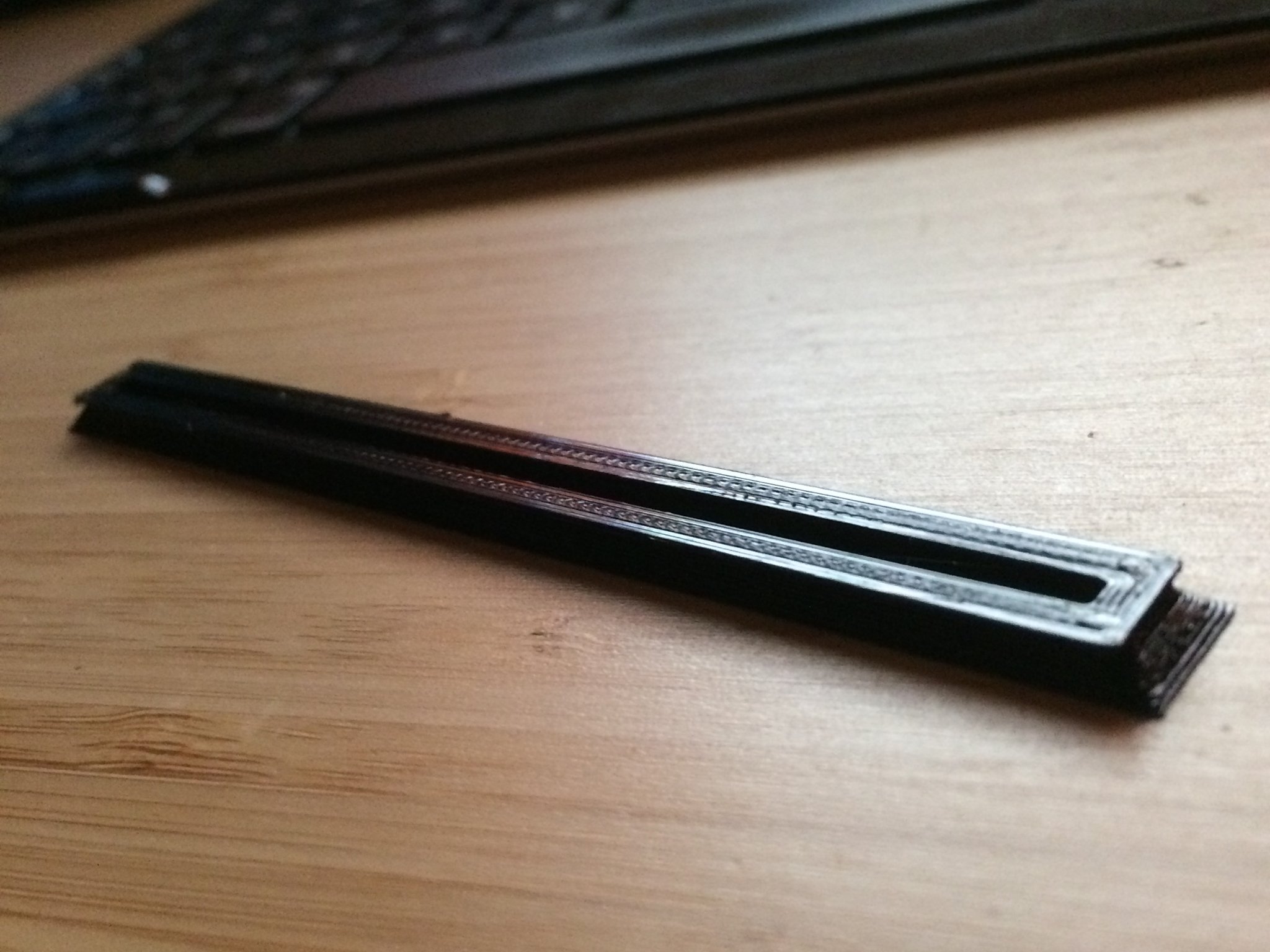 Giá đỡ cáp Sapphire Pro cho khung nhôm