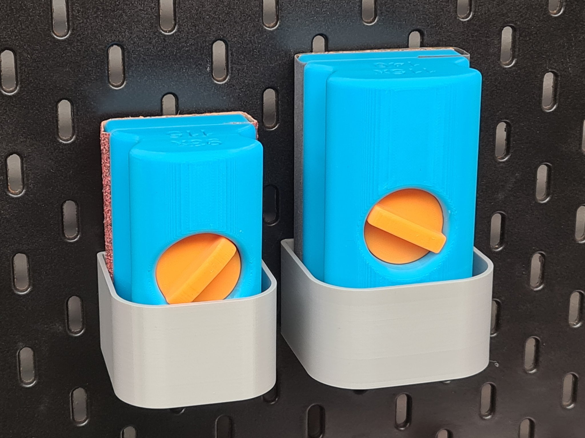 Giá đỡ khối chà nhám Skadis của IKEA