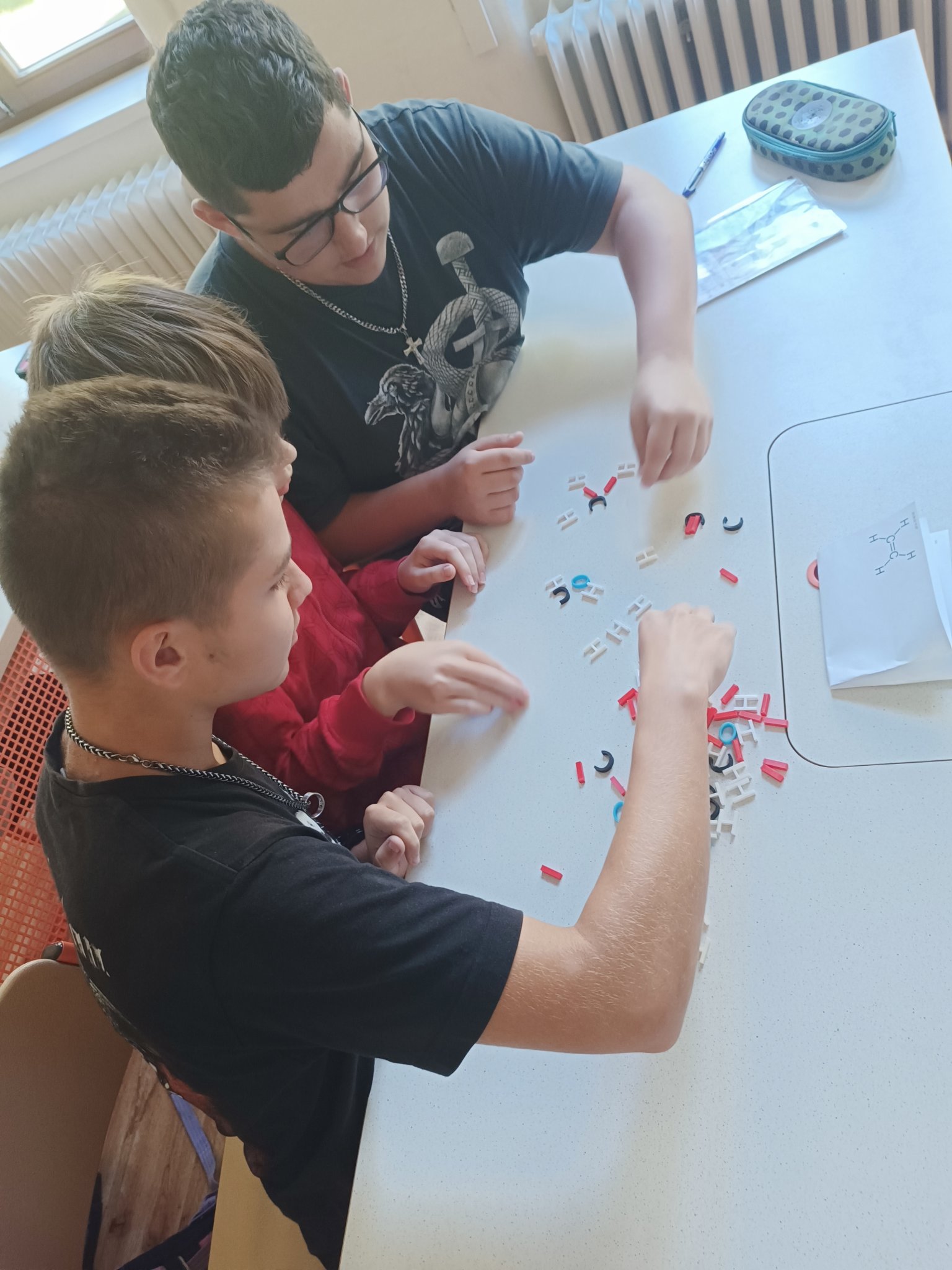 Công thức cấu trúc hợp chất hữu cơ với mô hình 3D