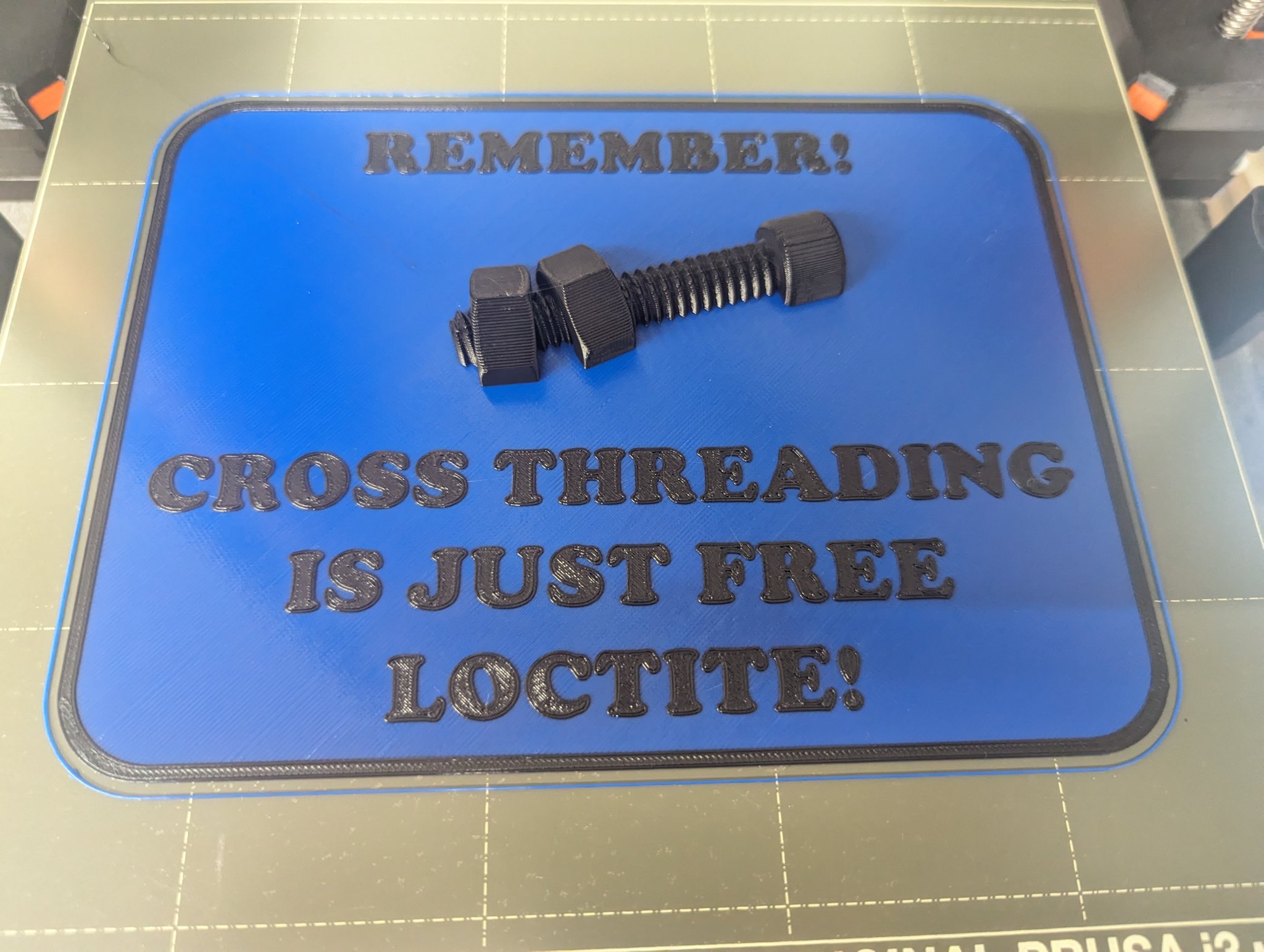 Biển báo "Vít chéo chỉ là Loctite miễn phí!