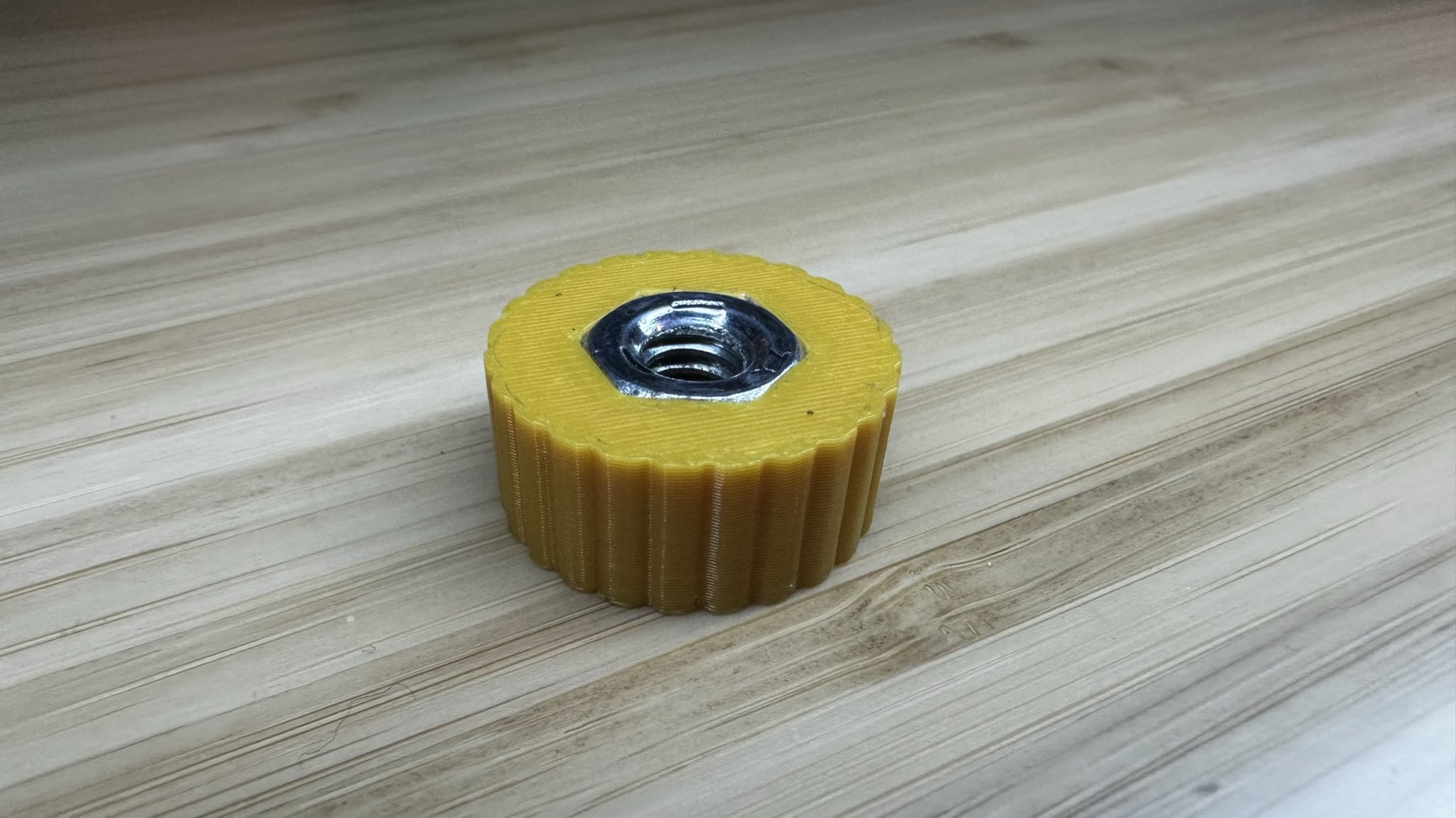 Núm vặn thấp với đai ốc 1/4'' được giữ chặt