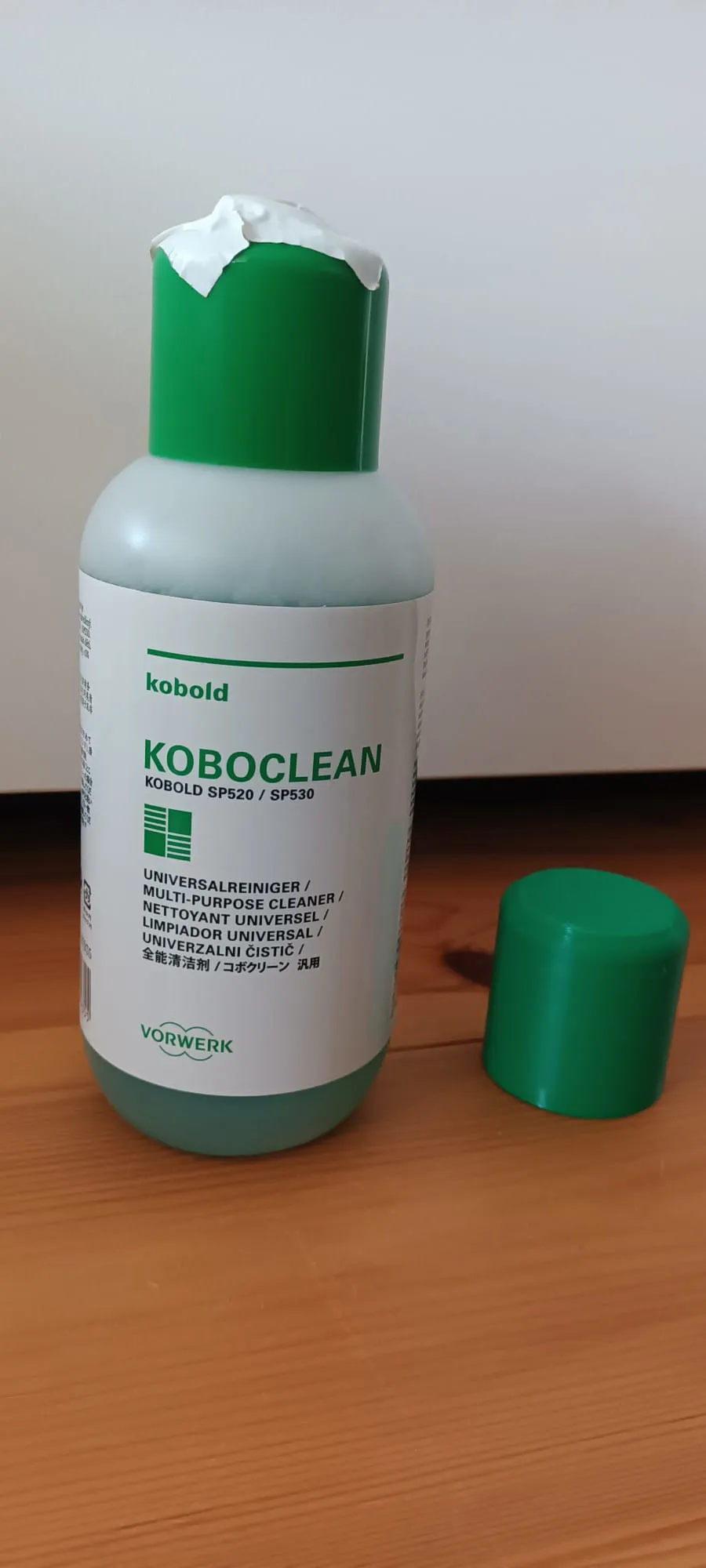Nắp bình Koboclean dễ vỡ cho việc vệ sinh