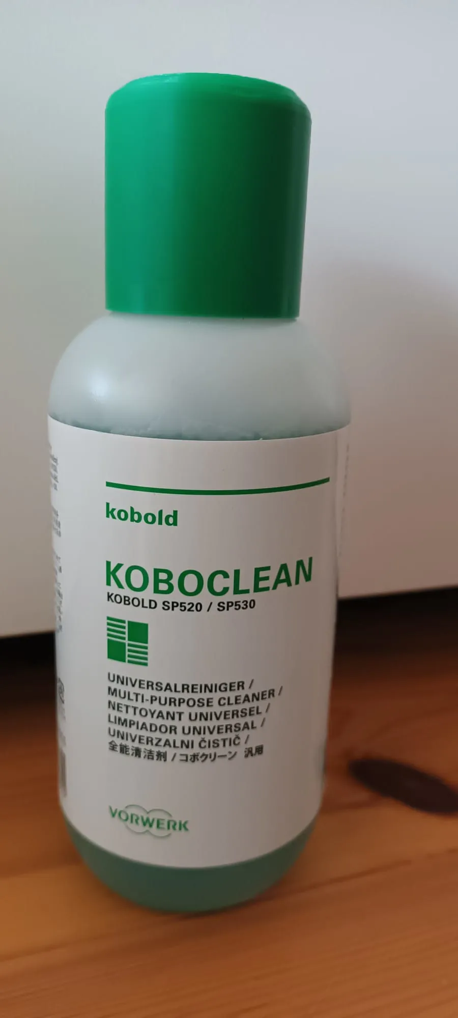 Nắp bình Koboclean dễ vỡ cho việc vệ sinh
