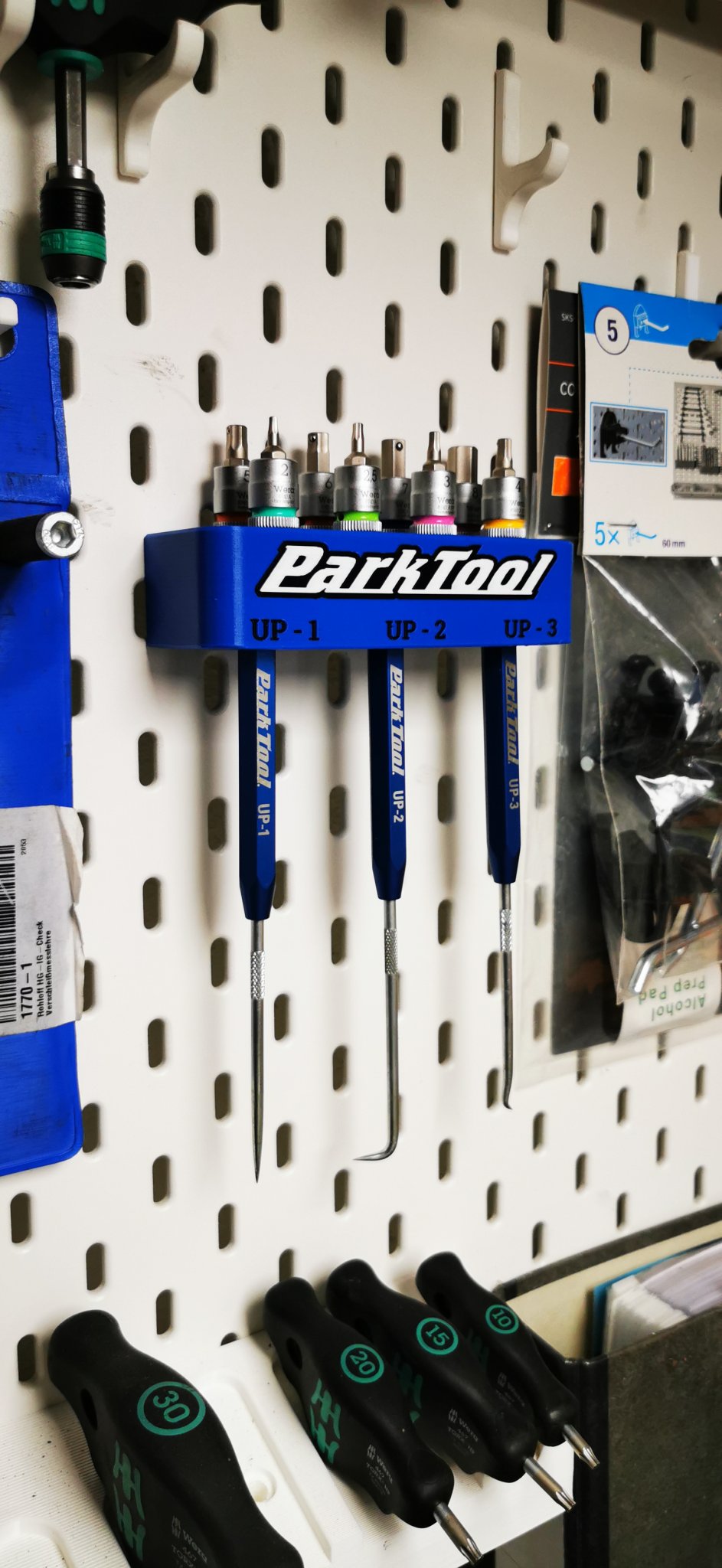 Giá đỡ dụng cụ Ikea Skadis kết hợp Parktool và Wera A2 ¼