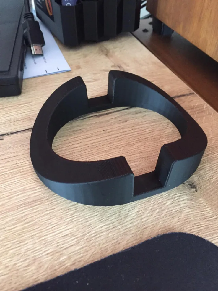 Giá đỡ laptop tiện lợi cho không gian làm việc thêm gọn gàng