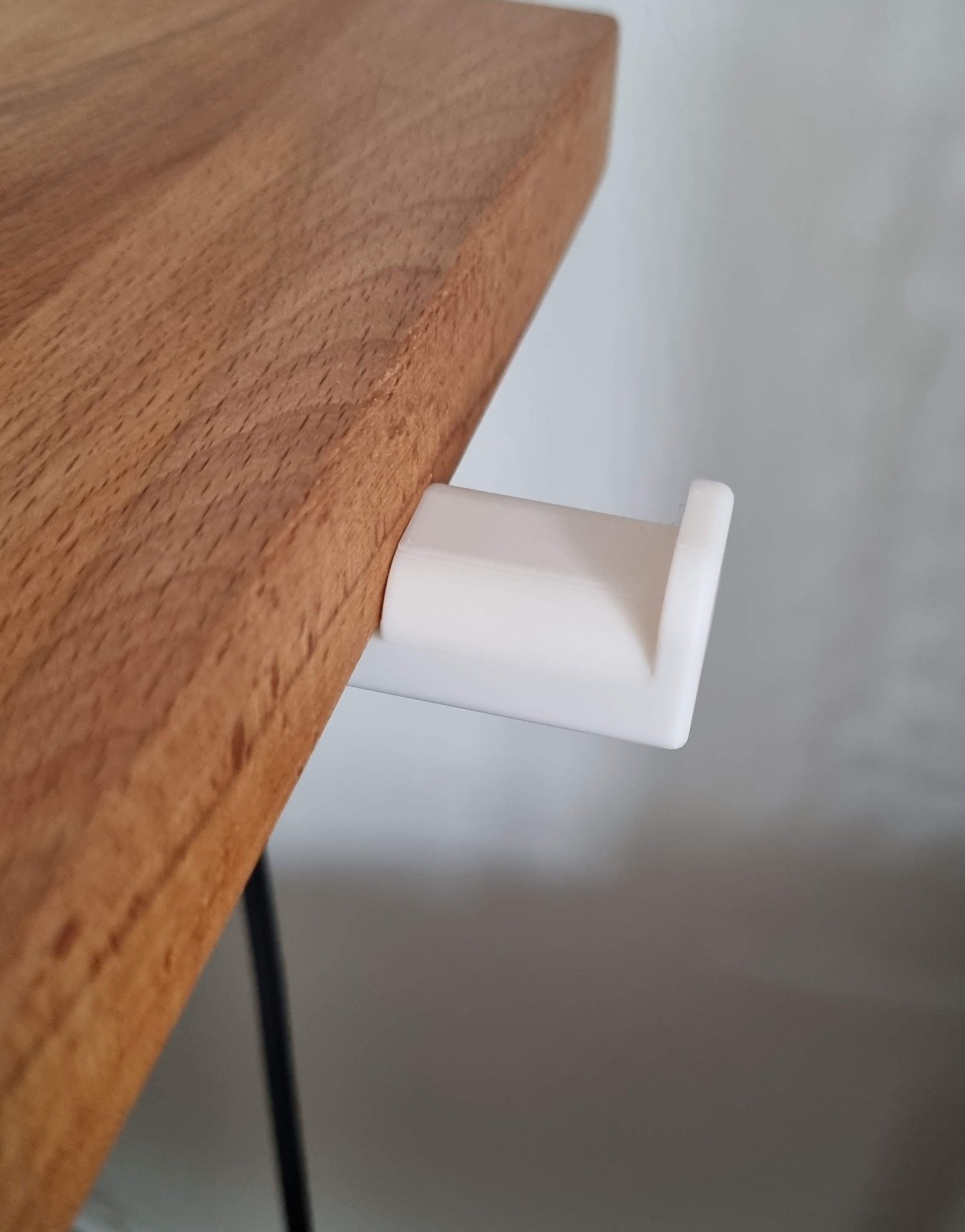 Giá treo tai nghe Sennheiser HD650 gắn dưới bàn