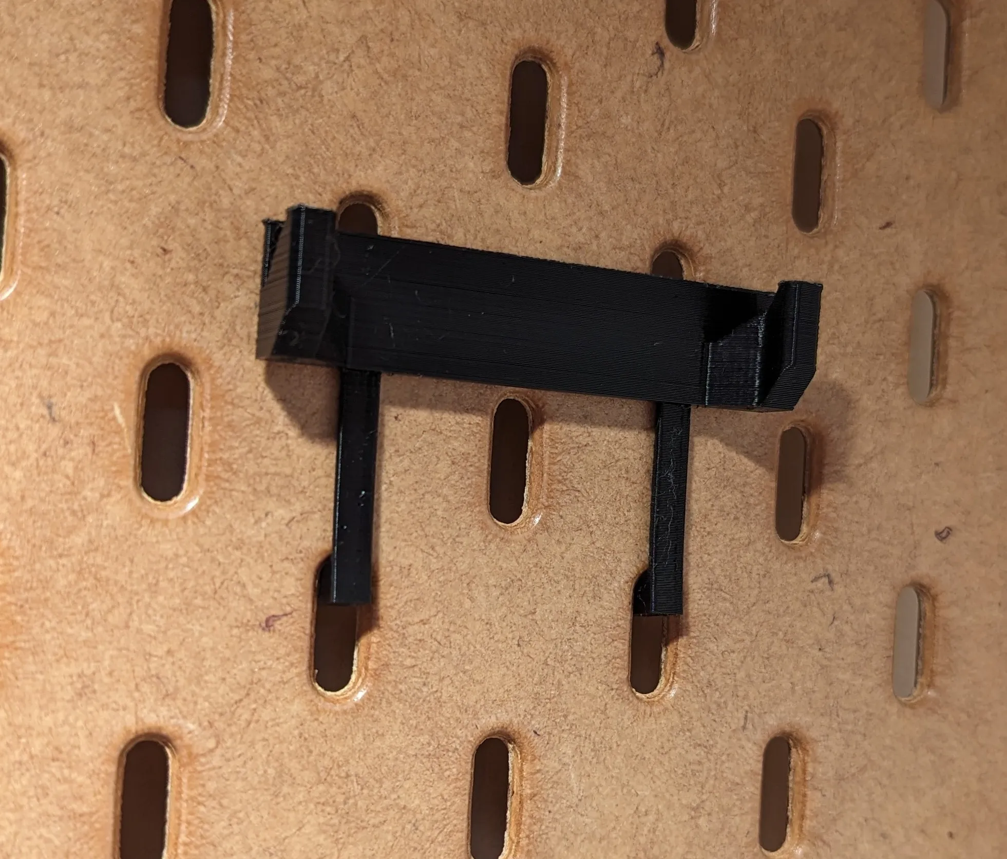 Giá đỡ hộp mẫu filament cho bảng treo Skadis