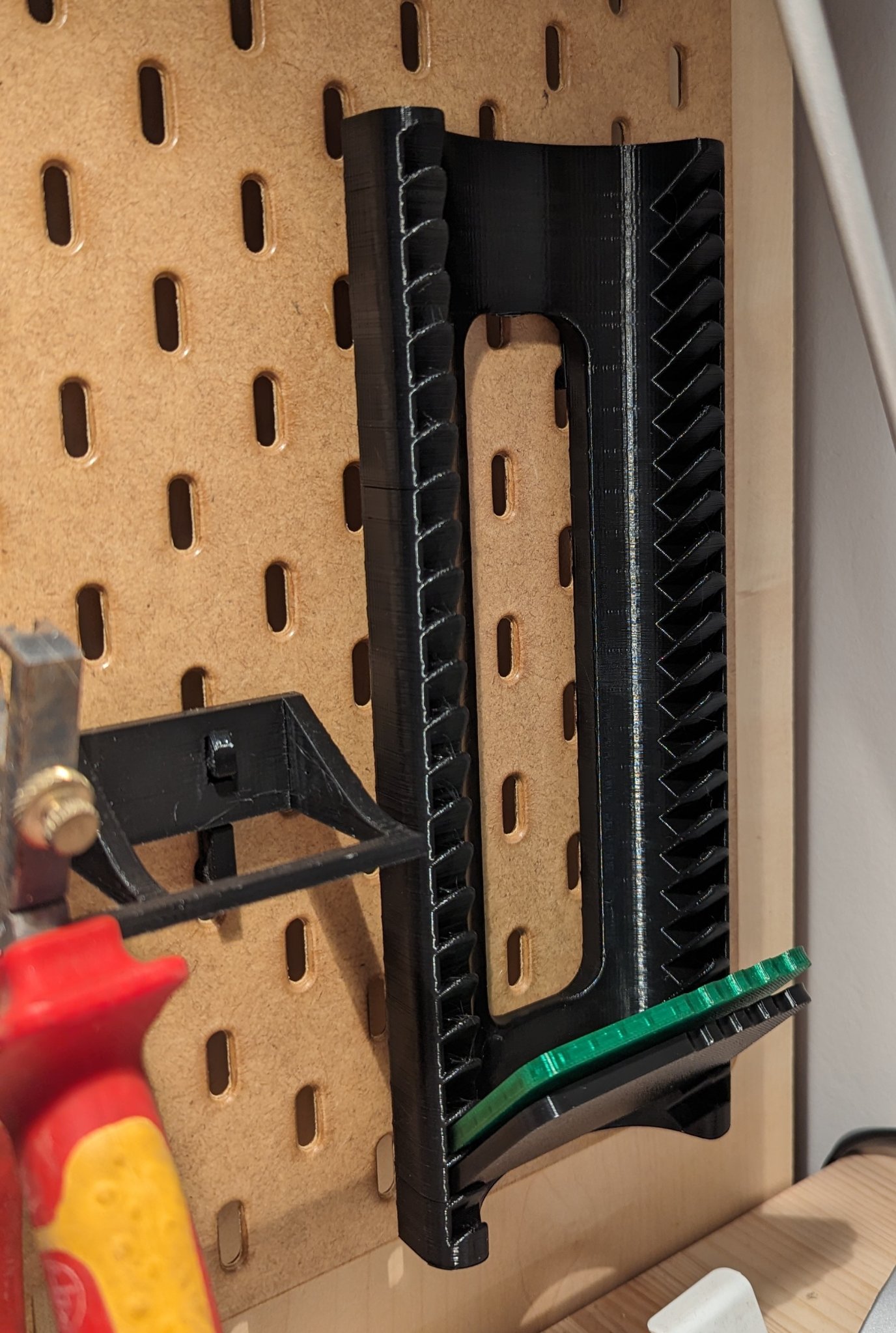 Giá đỡ hộp mẫu filament cho bảng treo Skadis