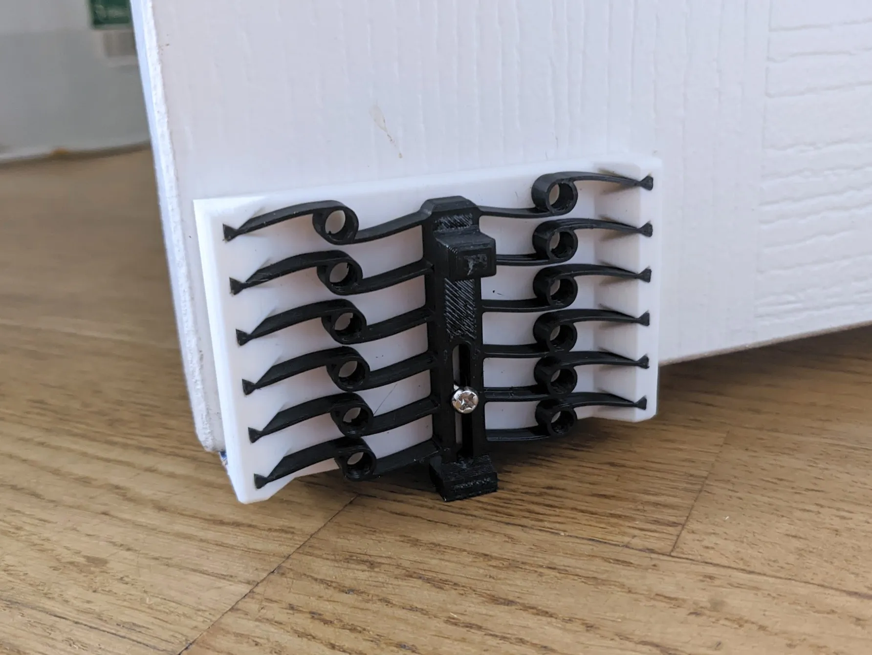 Chân đỡ cửa cơ khí vận hành bằng chân với cơ chế linh hoạt