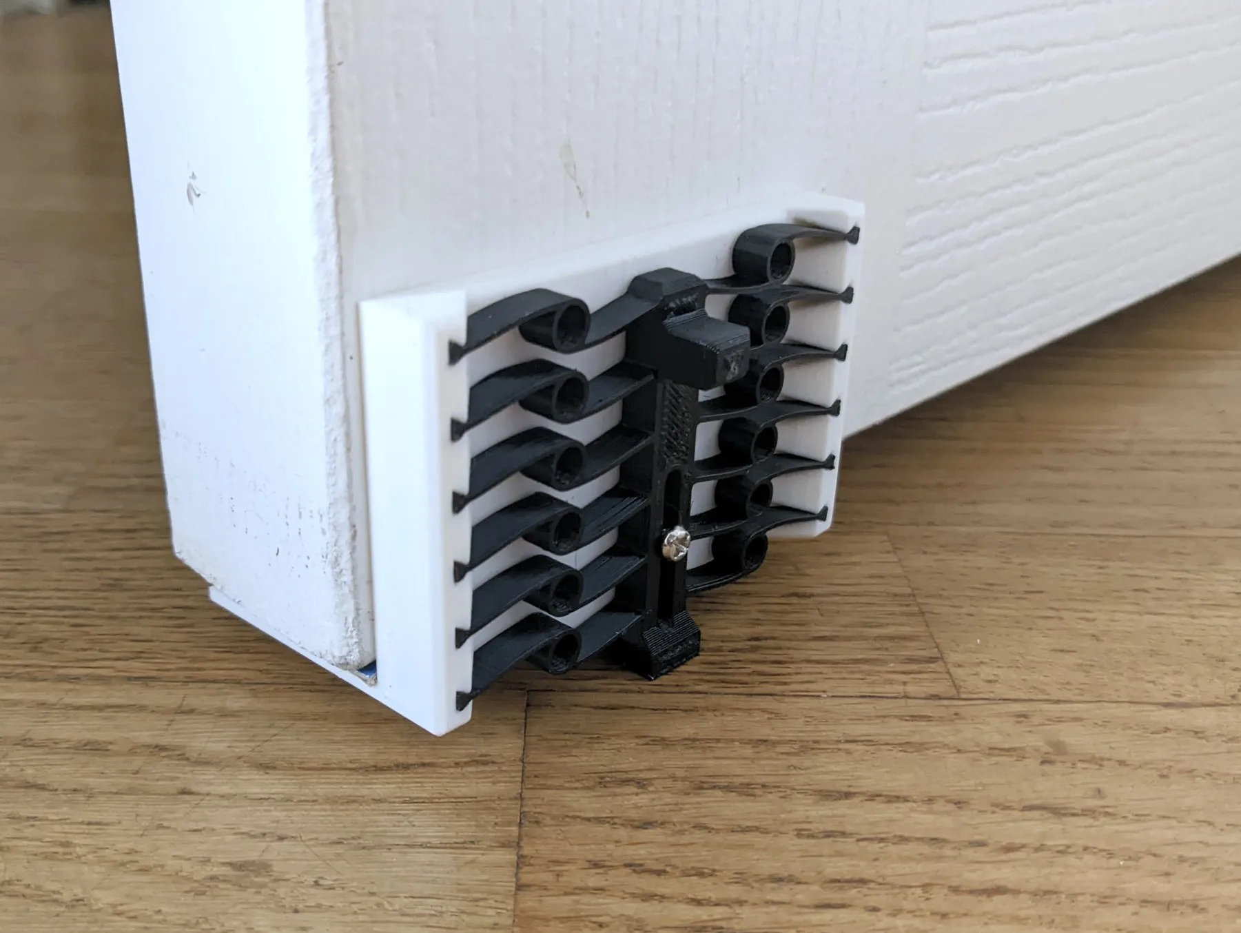 Chân đỡ cửa cơ khí vận hành bằng chân với cơ chế linh hoạt