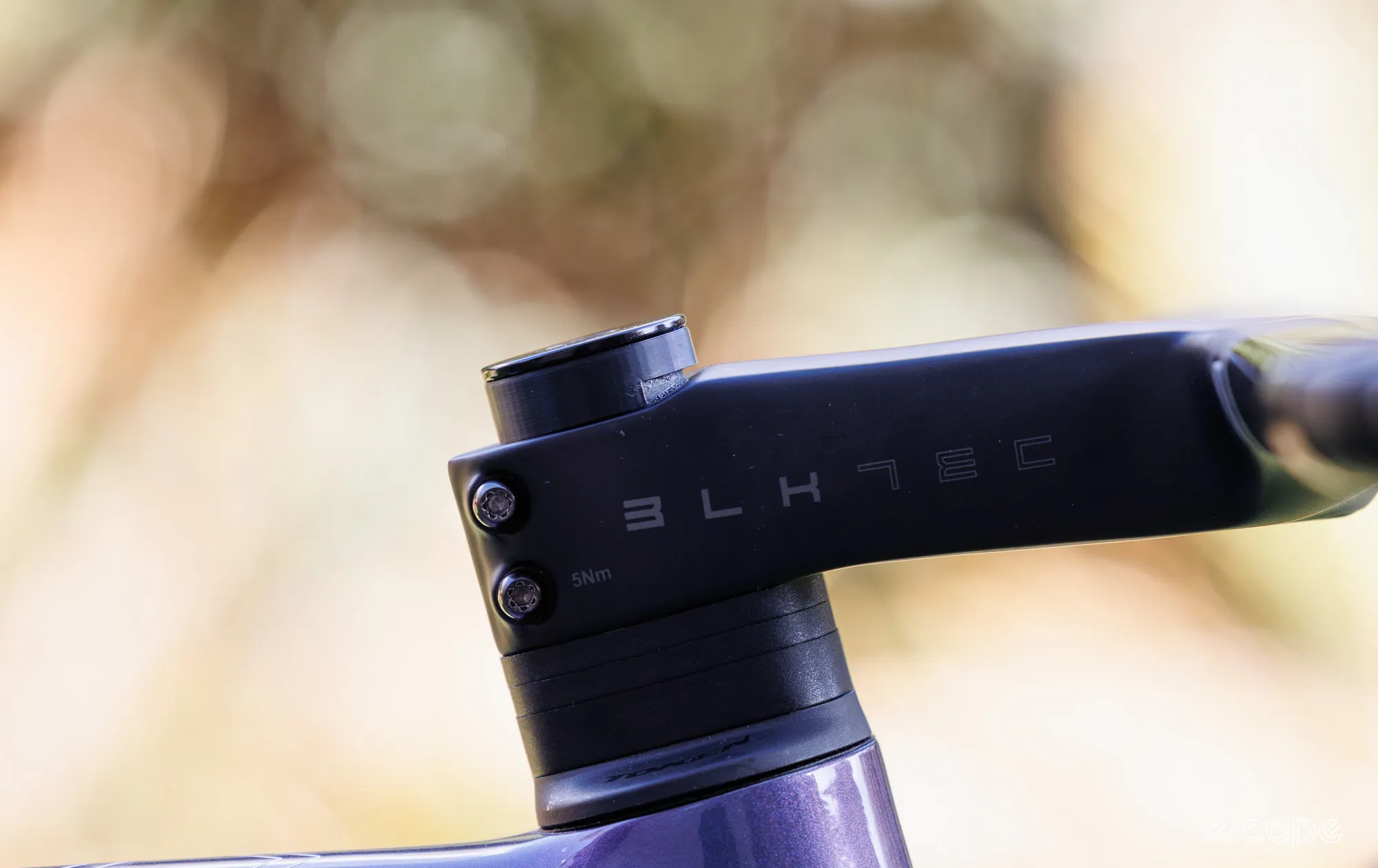 Spacer 10 mm cho ghi đông BlkTec R8 trên xe đạp Polygon Helios A7X