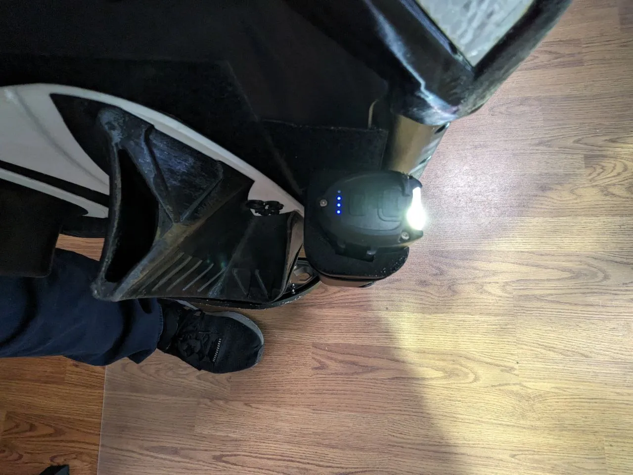 Đèn chiếu sáng EUC với tùy chọn dây buộc