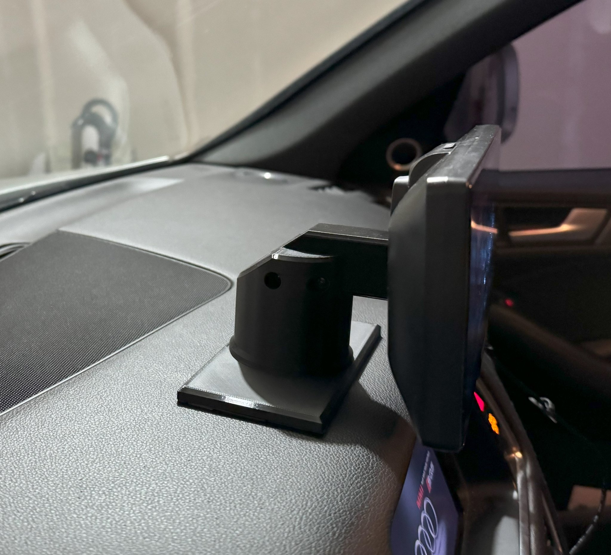 Giá đỡ xe hơi cho bộ phát CarPlay và Android Auto không dây