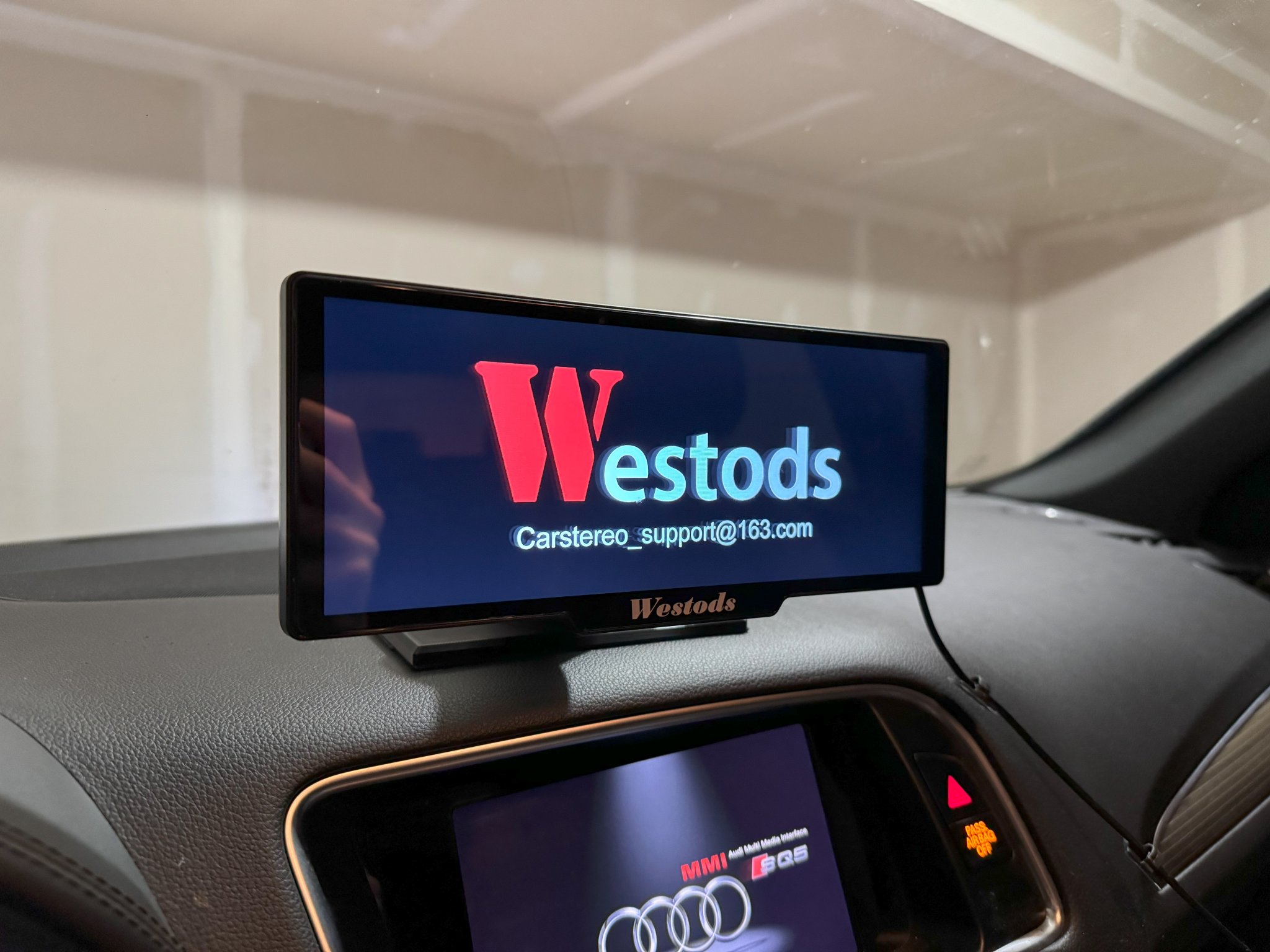 Giá đỡ xe hơi cho bộ phát CarPlay và Android Auto không dây