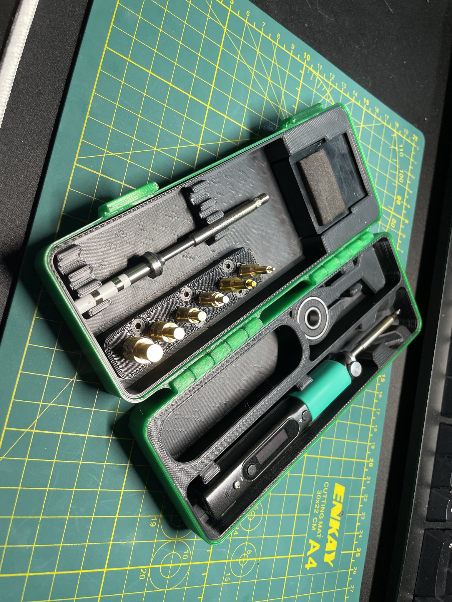 Hộp đựng đầu bút Pinecil với chỗ để đầu thay thế