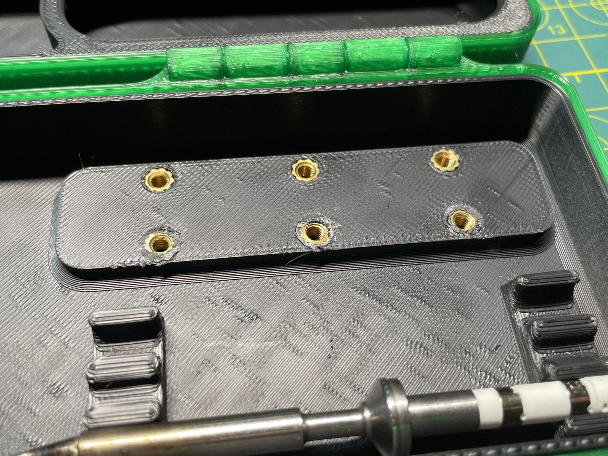 Hộp đựng đầu bút Pinecil với chỗ để đầu thay thế