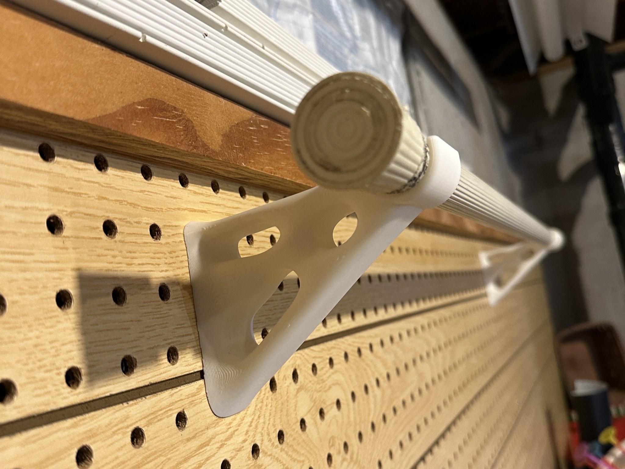 Giá đỡ thanh pegboard cho cuộn filament 25mm