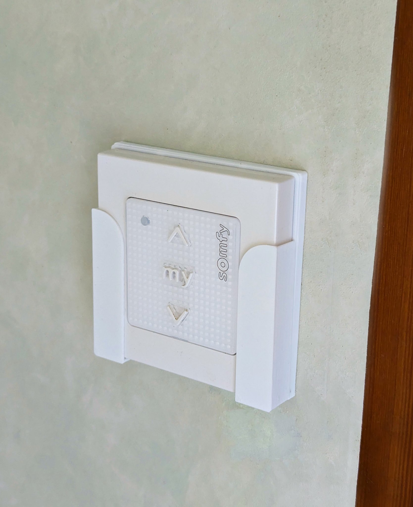 Giá đỡ điều khiển từ xa Somfy sử dụng kẹp gắn tường gốc