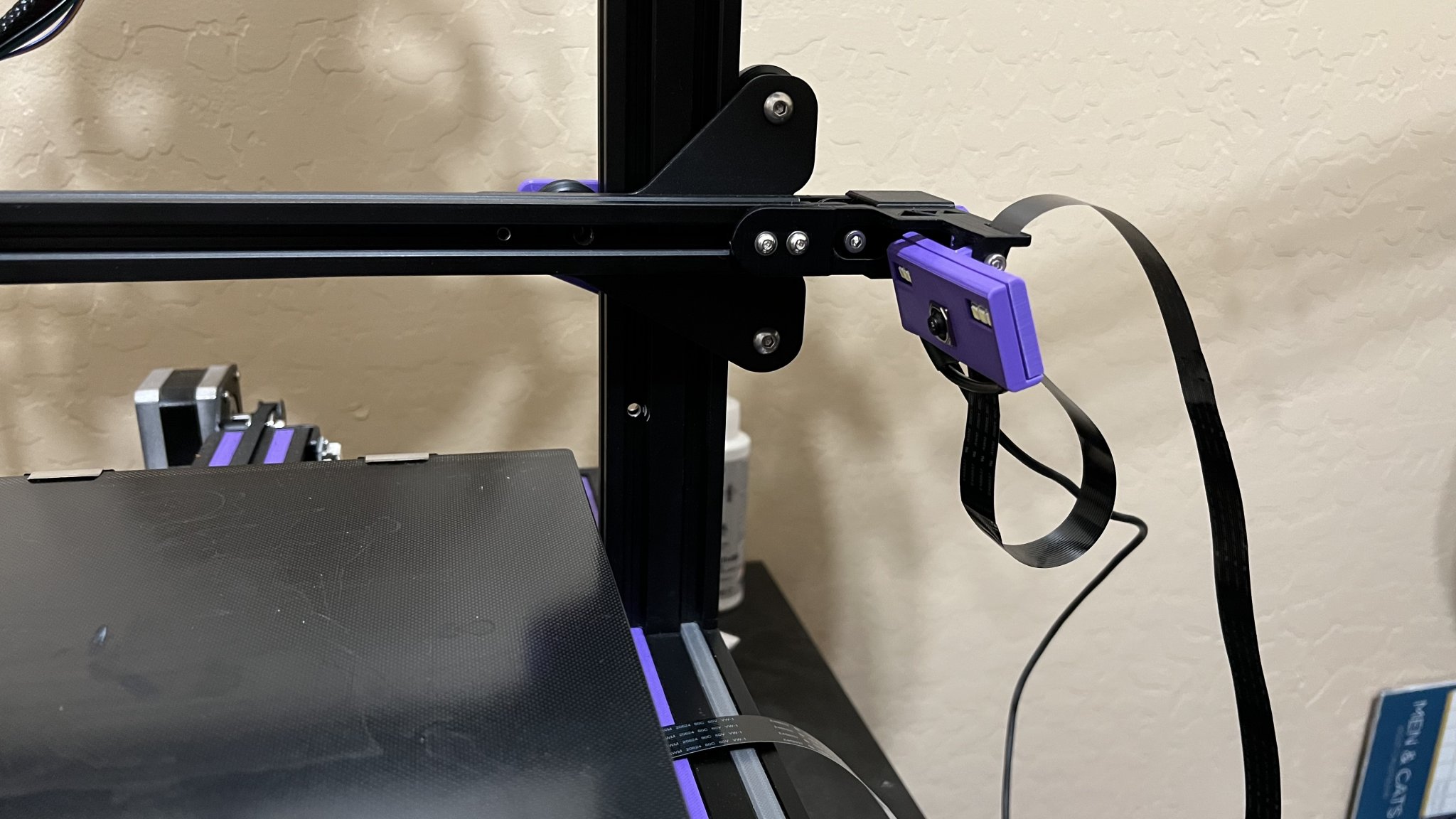 Giá đỡ camera Raspberry Pi với hỗ trợ LED keychain