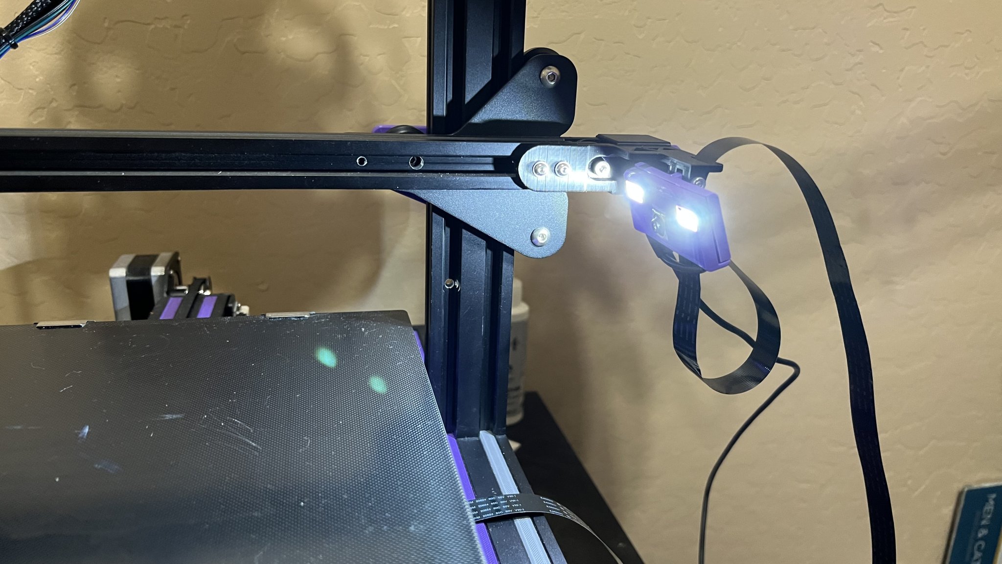 Giá đỡ camera Raspberry Pi với hỗ trợ LED keychain