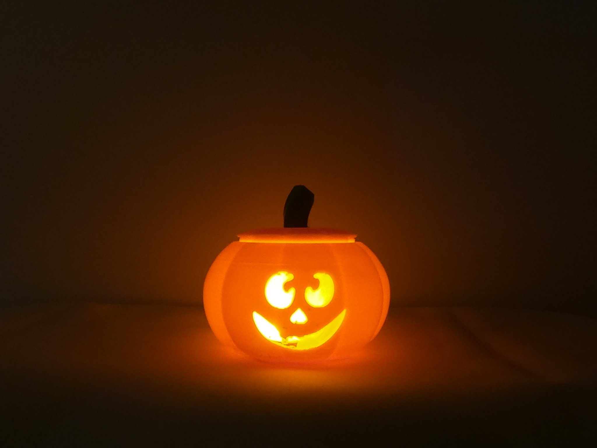 Đèn bí ngô Jack O' Lantern với 6 khuôn mặt ma quái