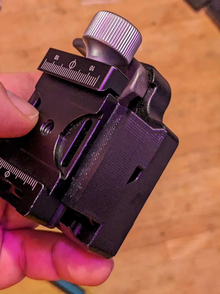 Kết nối chân máy Manfrotto 200PL với kẹp Arcaswiss