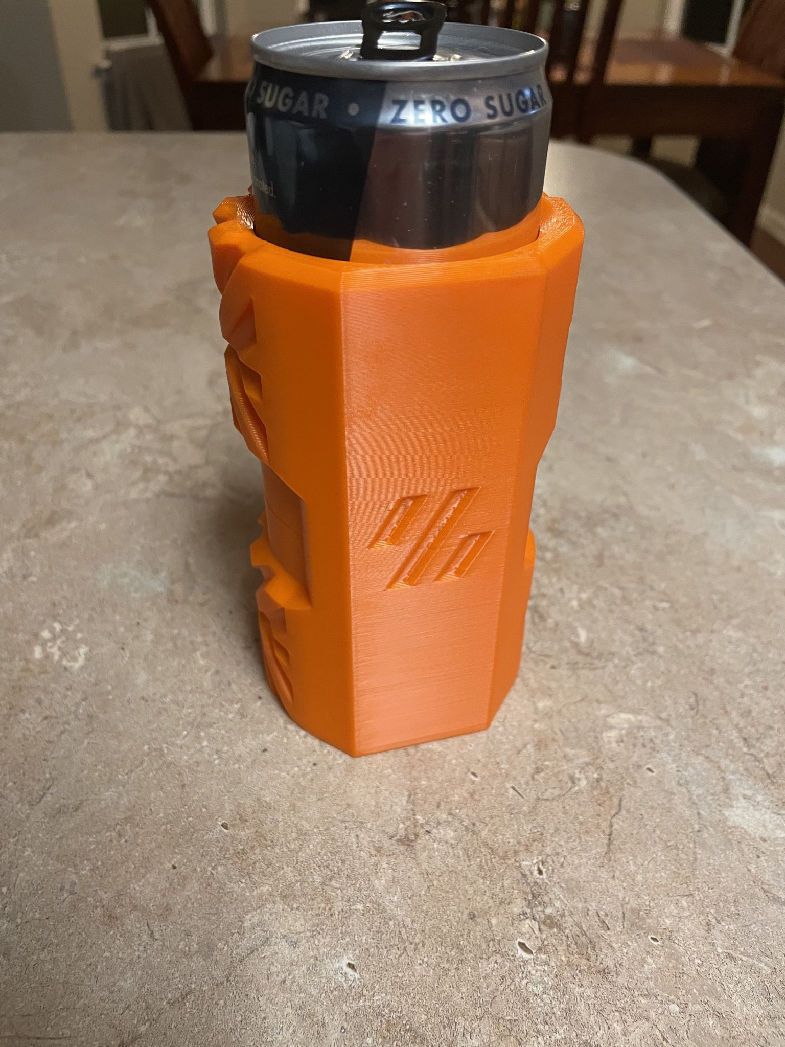 Giá đỡ lon nước uống theo chủ đề Voron