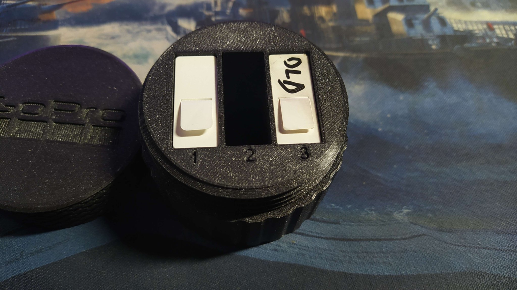 Hộp pin Gopro với số cho các khe cắm