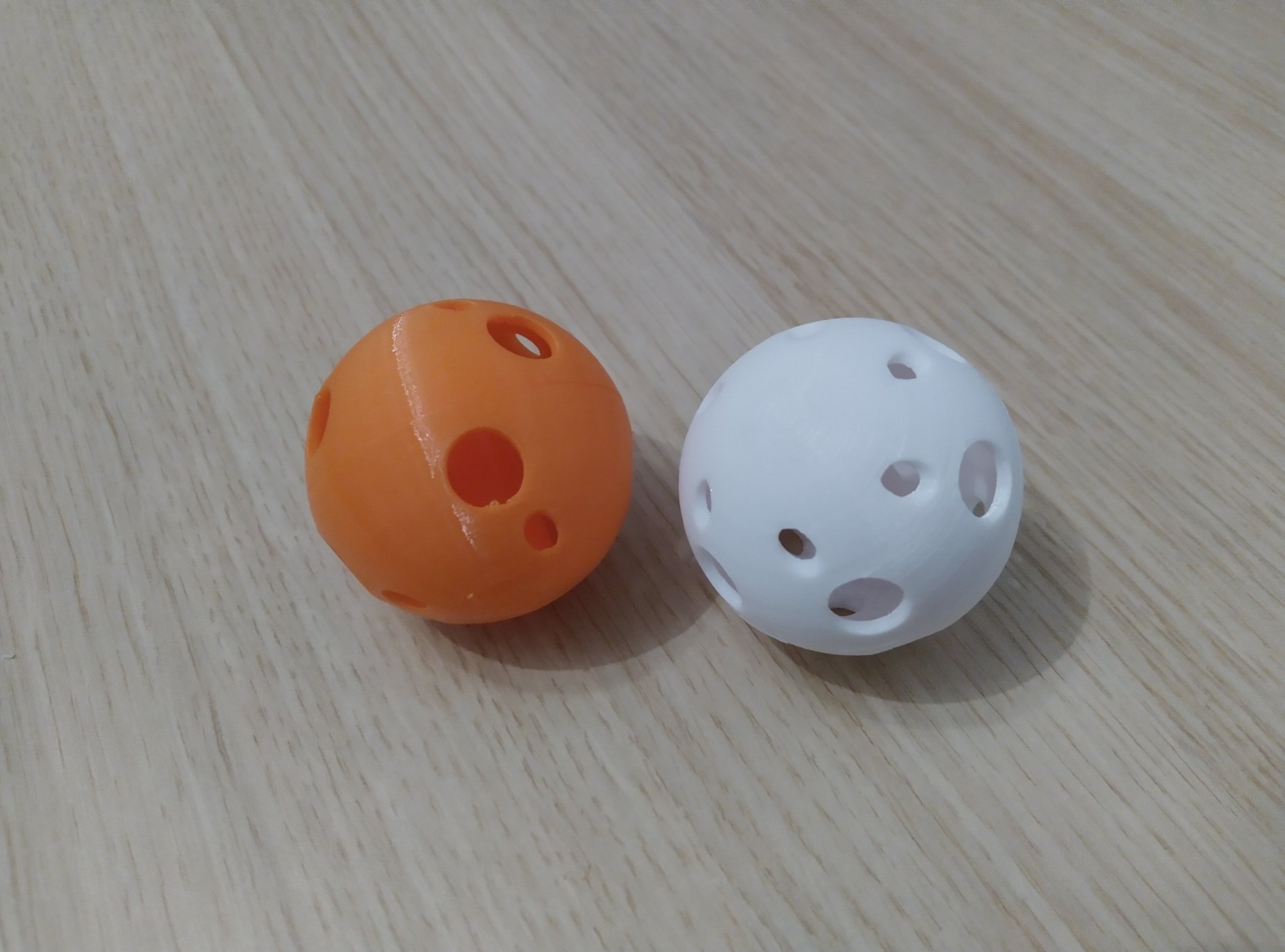 Máy phát thức ăn cho mèo dạng bóng chơi