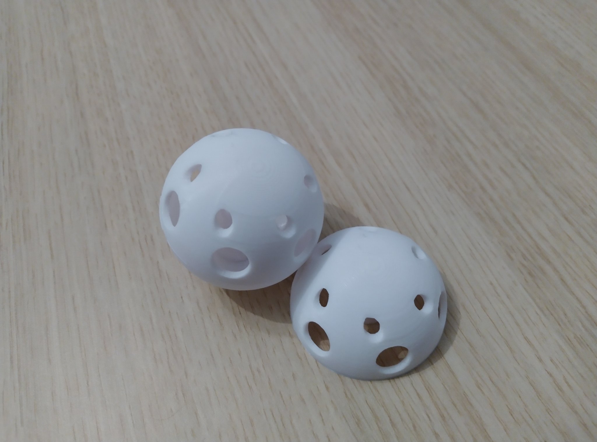 Máy phát thức ăn cho mèo dạng bóng chơi