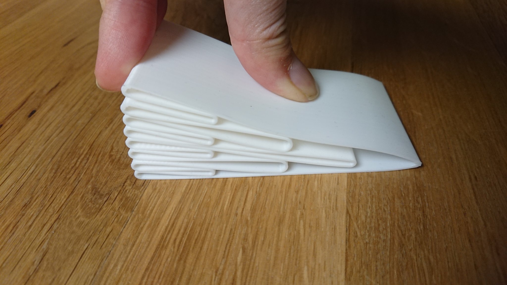 Giá đỡ cửa chống lực ma sát kiểu fractal