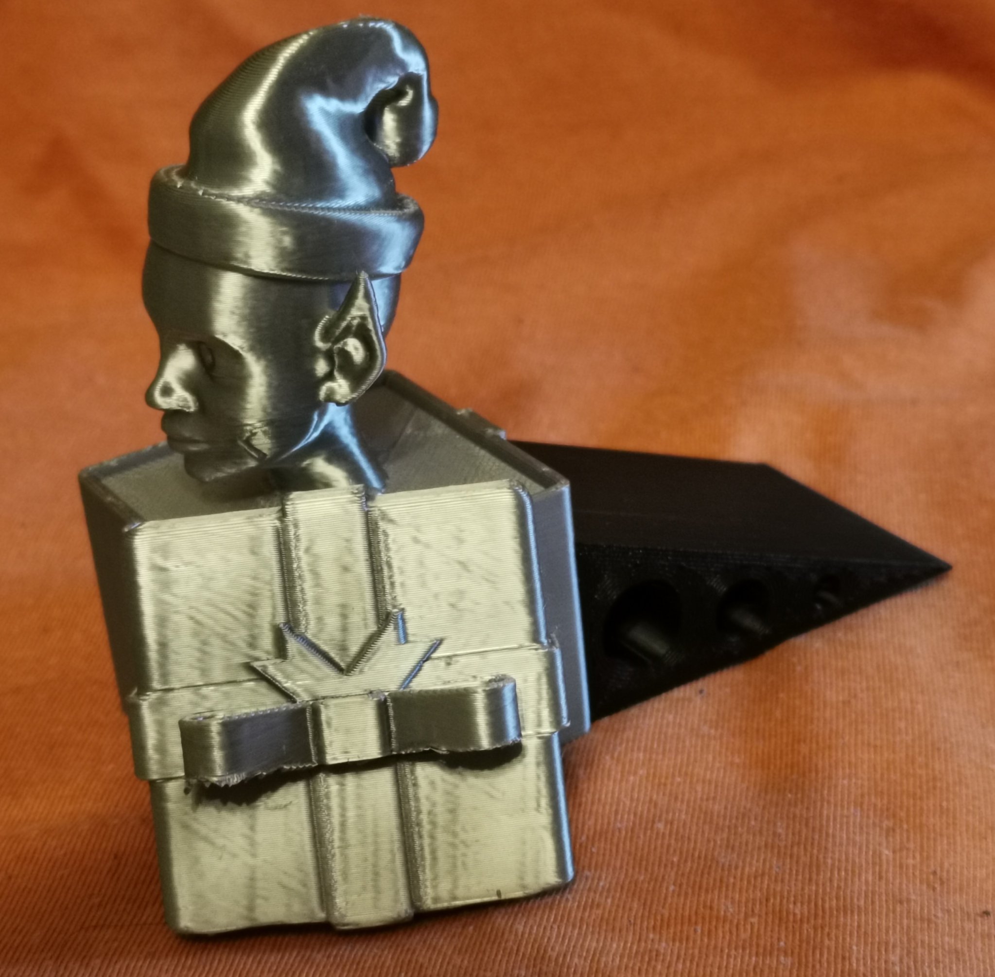 Giá đỡ cửa quà tặng Giáng sinh hình elf