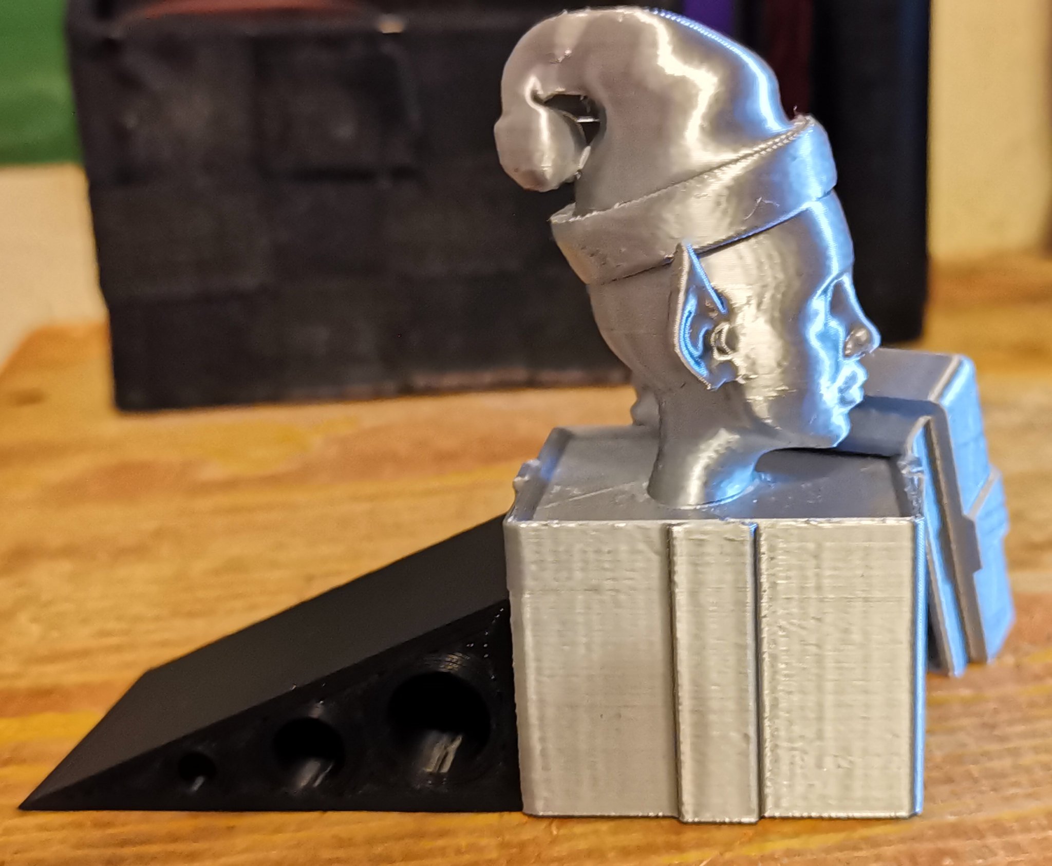 Giá đỡ cửa quà tặng Giáng sinh hình elf