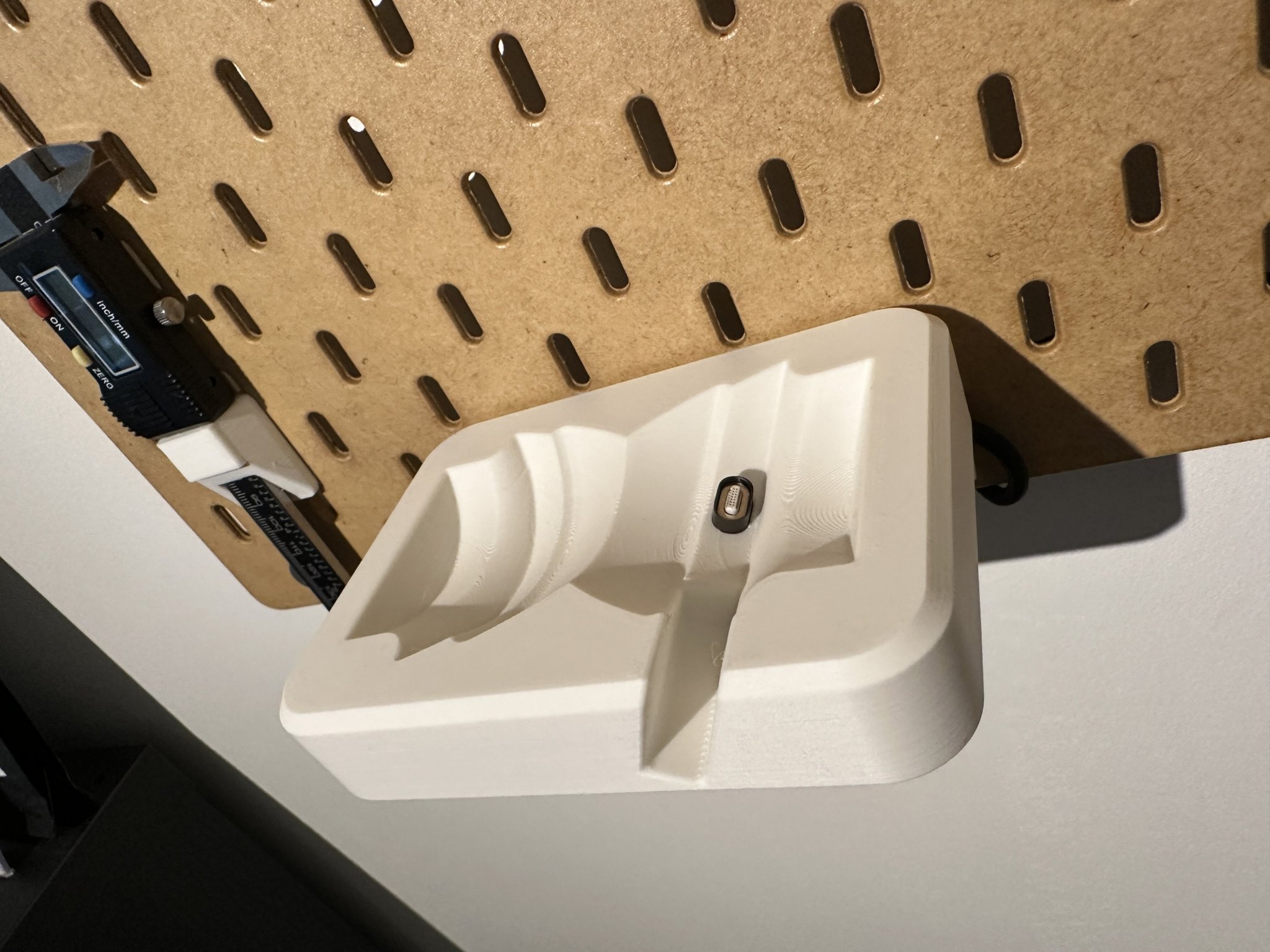 Đế sạc Corsair Virtuoso XT cho bảng ghim Skadis