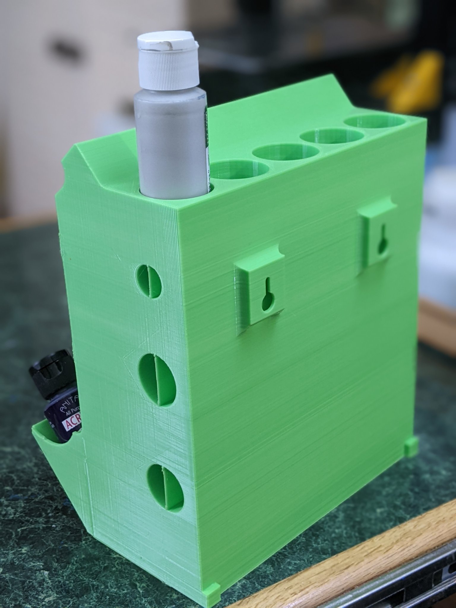 Giá đỡ chai sơn 2oz, chứa được 25 chai