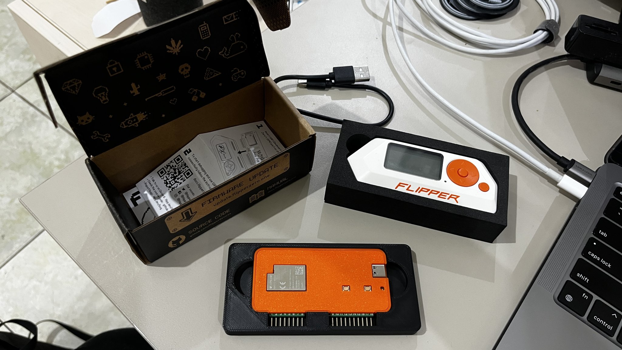 Giá đỡ Wifi Devboard Flipper Zero cho hộp giấy nguyên bản