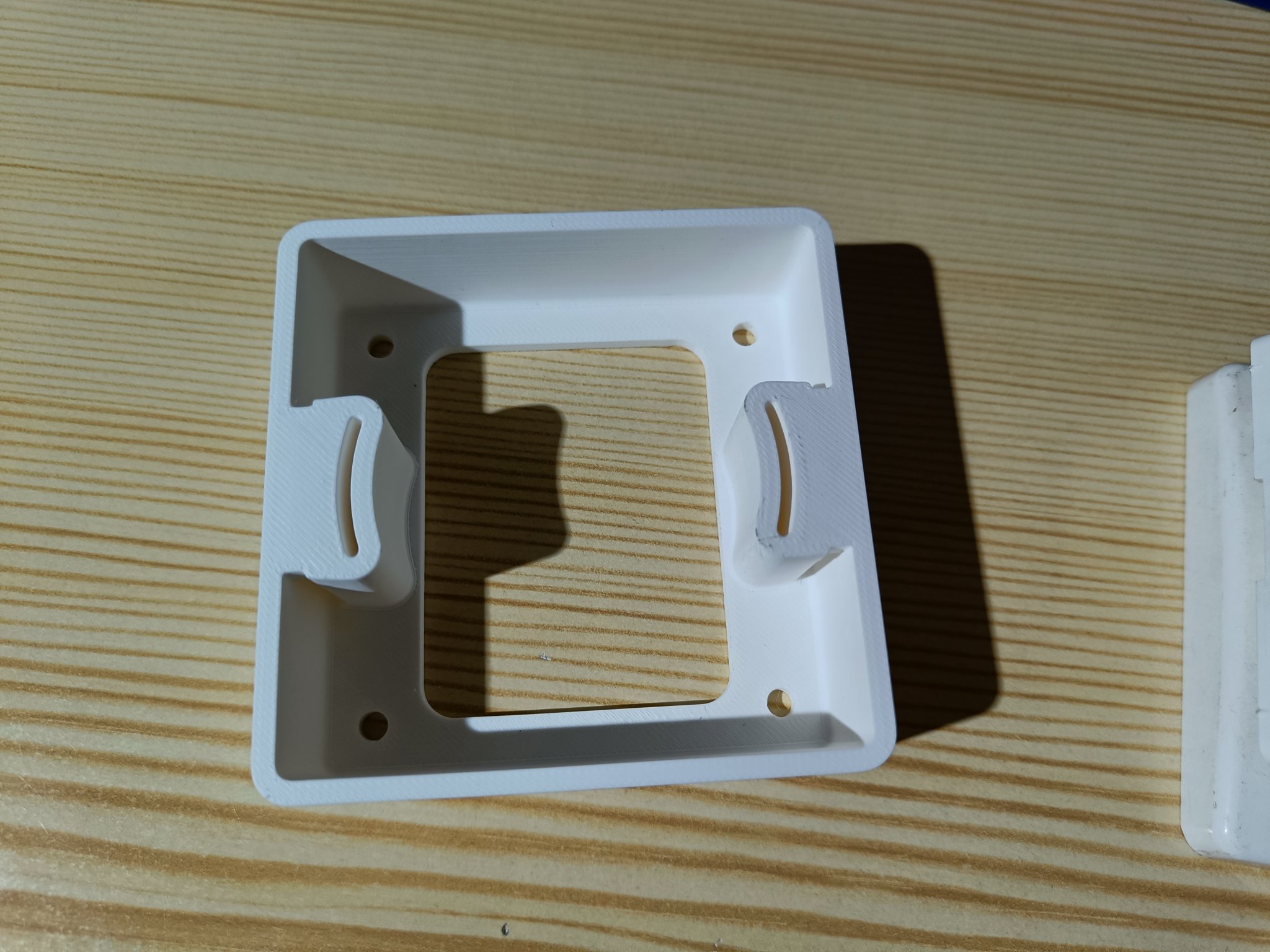 Hộp tường cho ổ cắm 81x81x25.5 mm