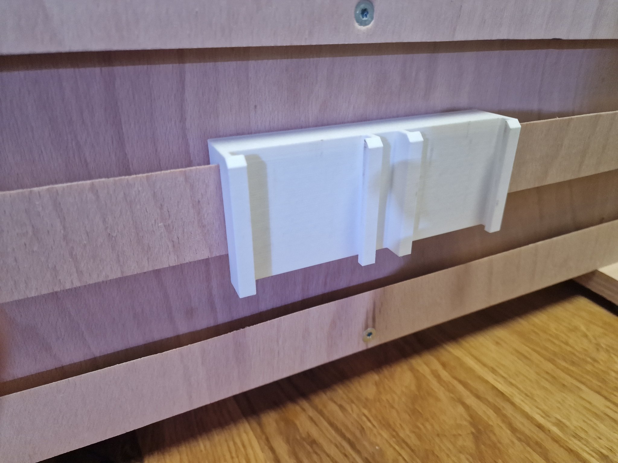 Giá đỡ pin Bosch 18V cho tường cleat Pháp