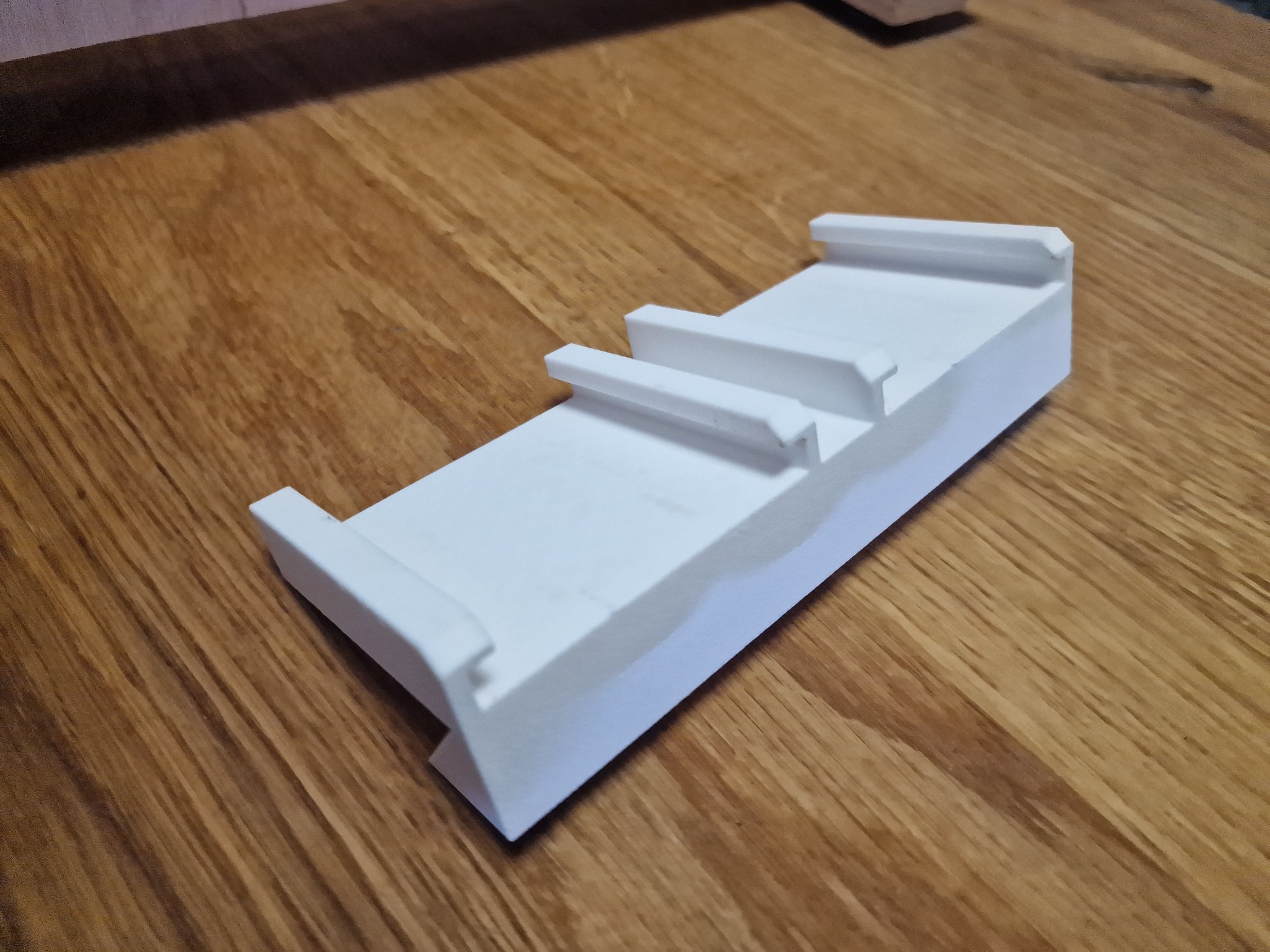 Giá đỡ pin Bosch 18V cho tường cleat Pháp